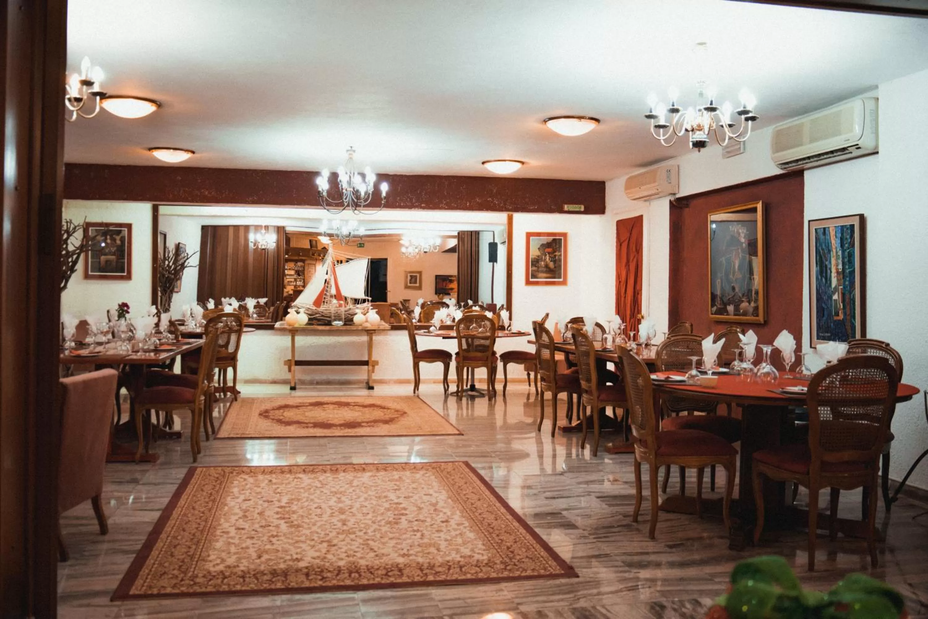 Dining area in Villa Olympia