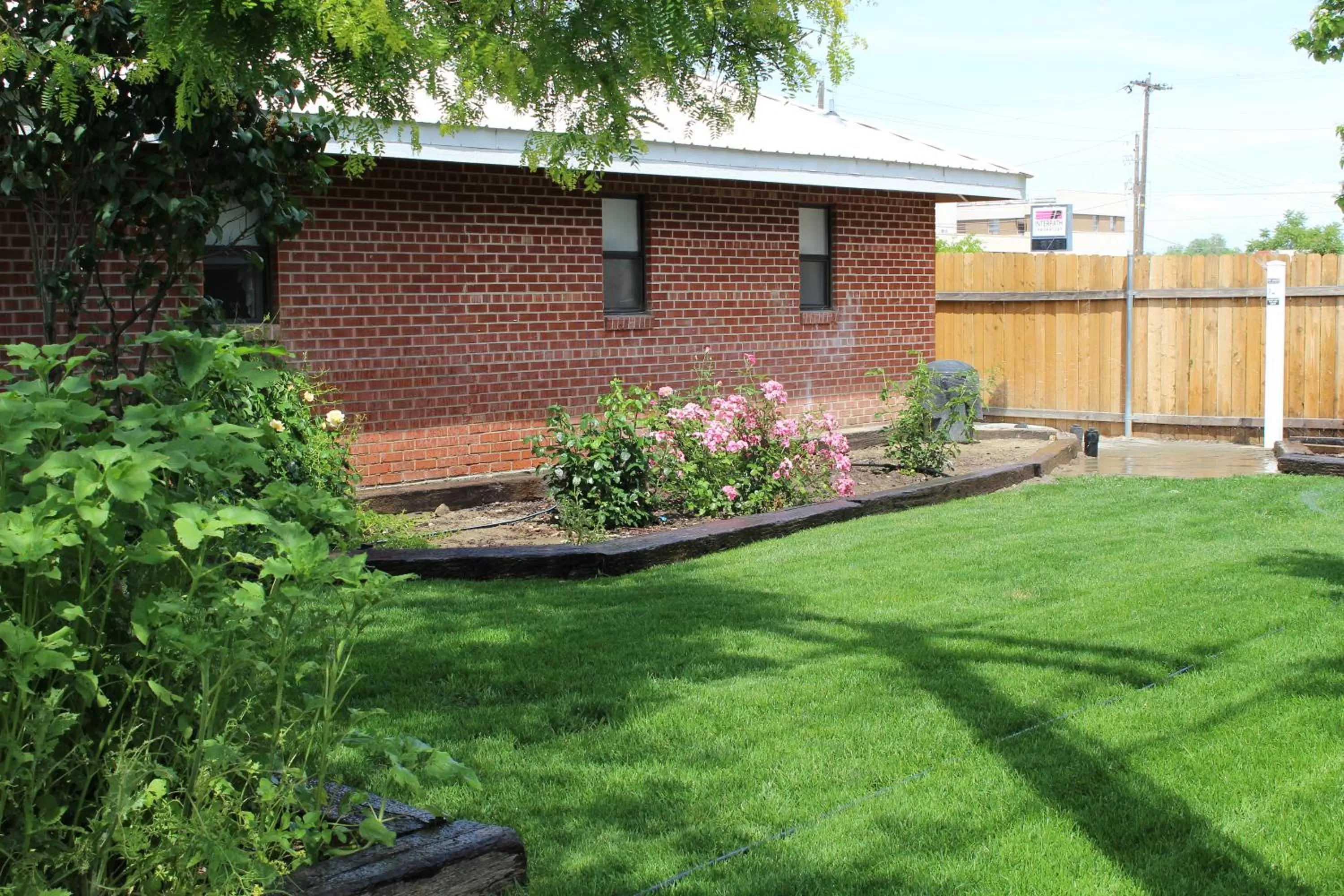 Area and facilities in Ontario Inn