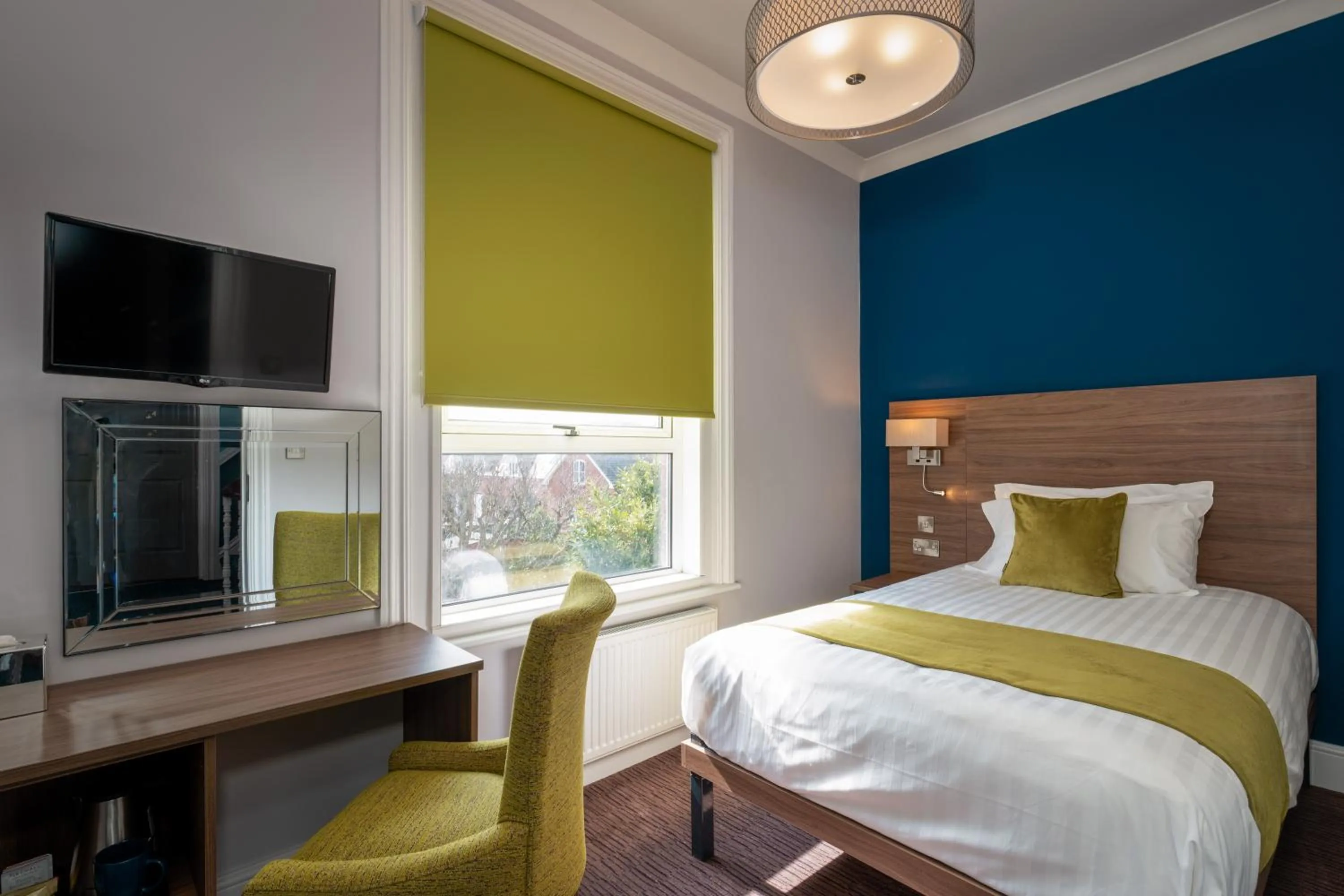 Single Room with Private Bathroom - single occupancy in St Andrews Hotel