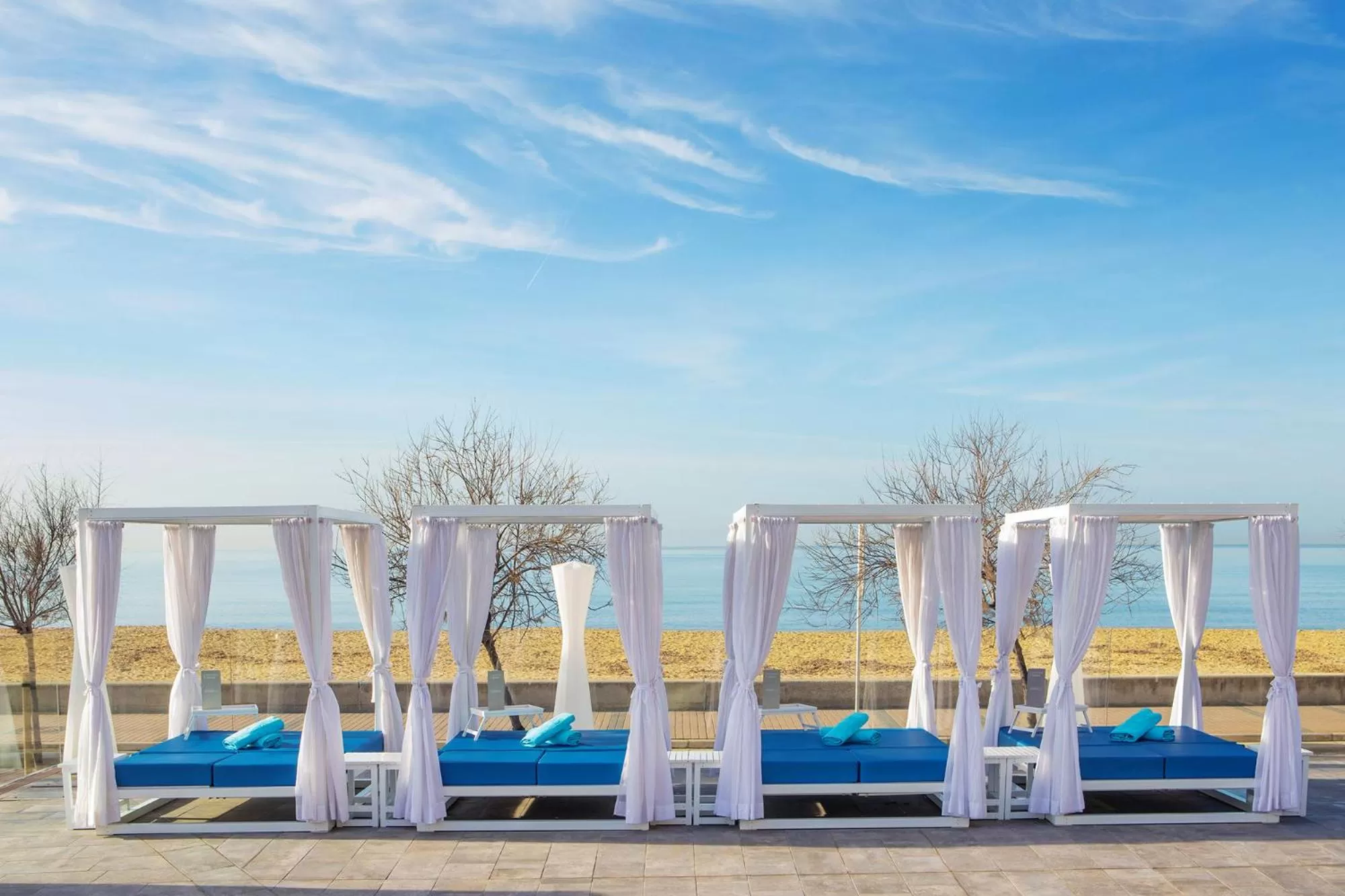 Swimming pool in Aparthotel Fontanellas Playa