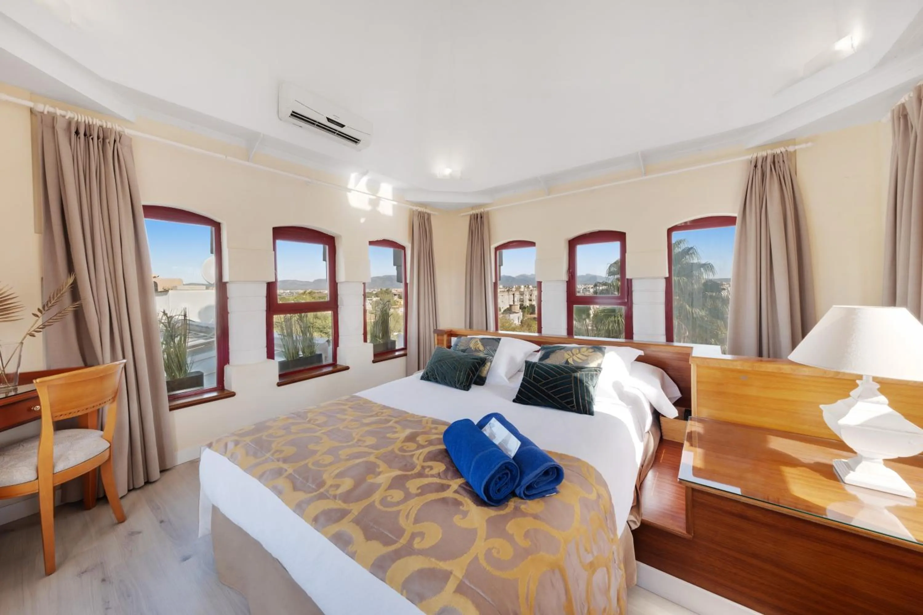 Bedroom, Bed in Hotel Ciutat Jardi