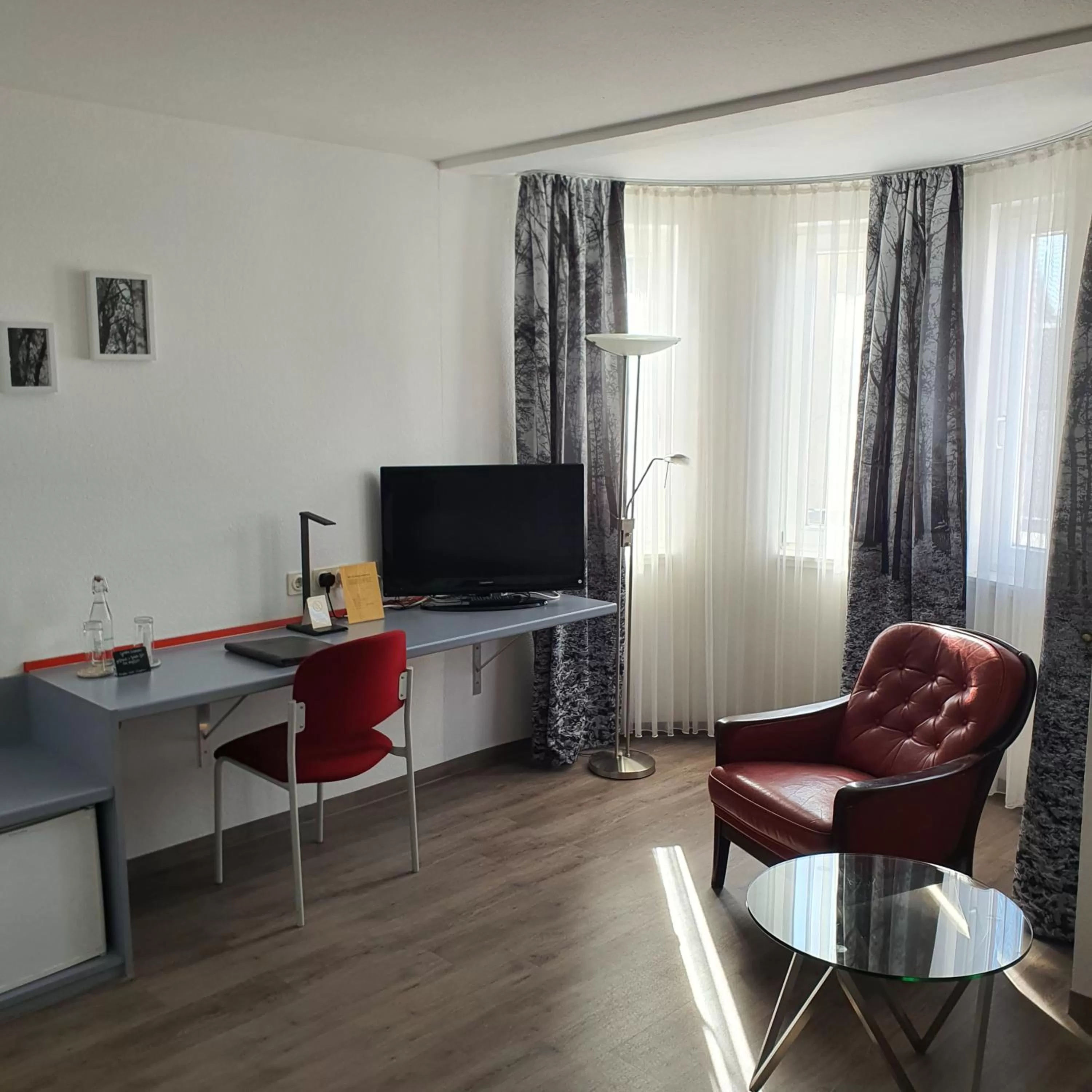 TV/Entertainment Center in Hotel Postbauer-Heng