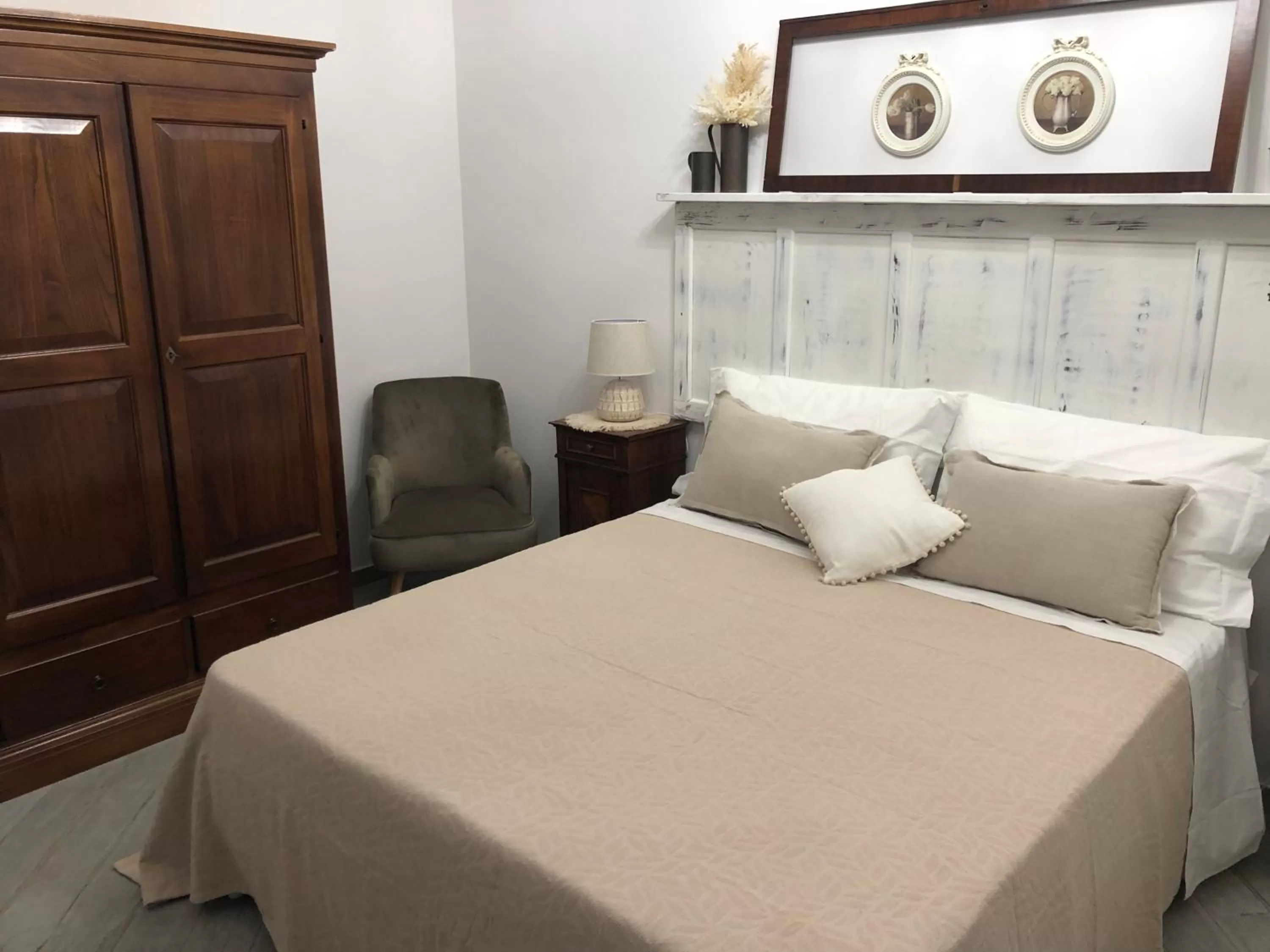 Bed in Il Fiore Bianco