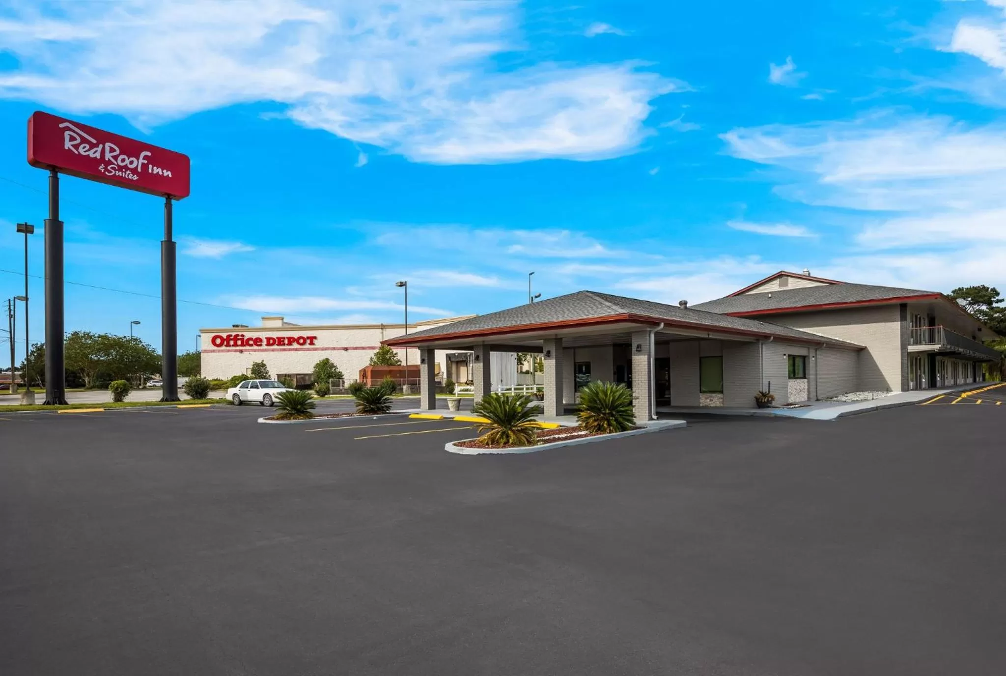 Property building in Red Roof Inn & Suites Thomasville