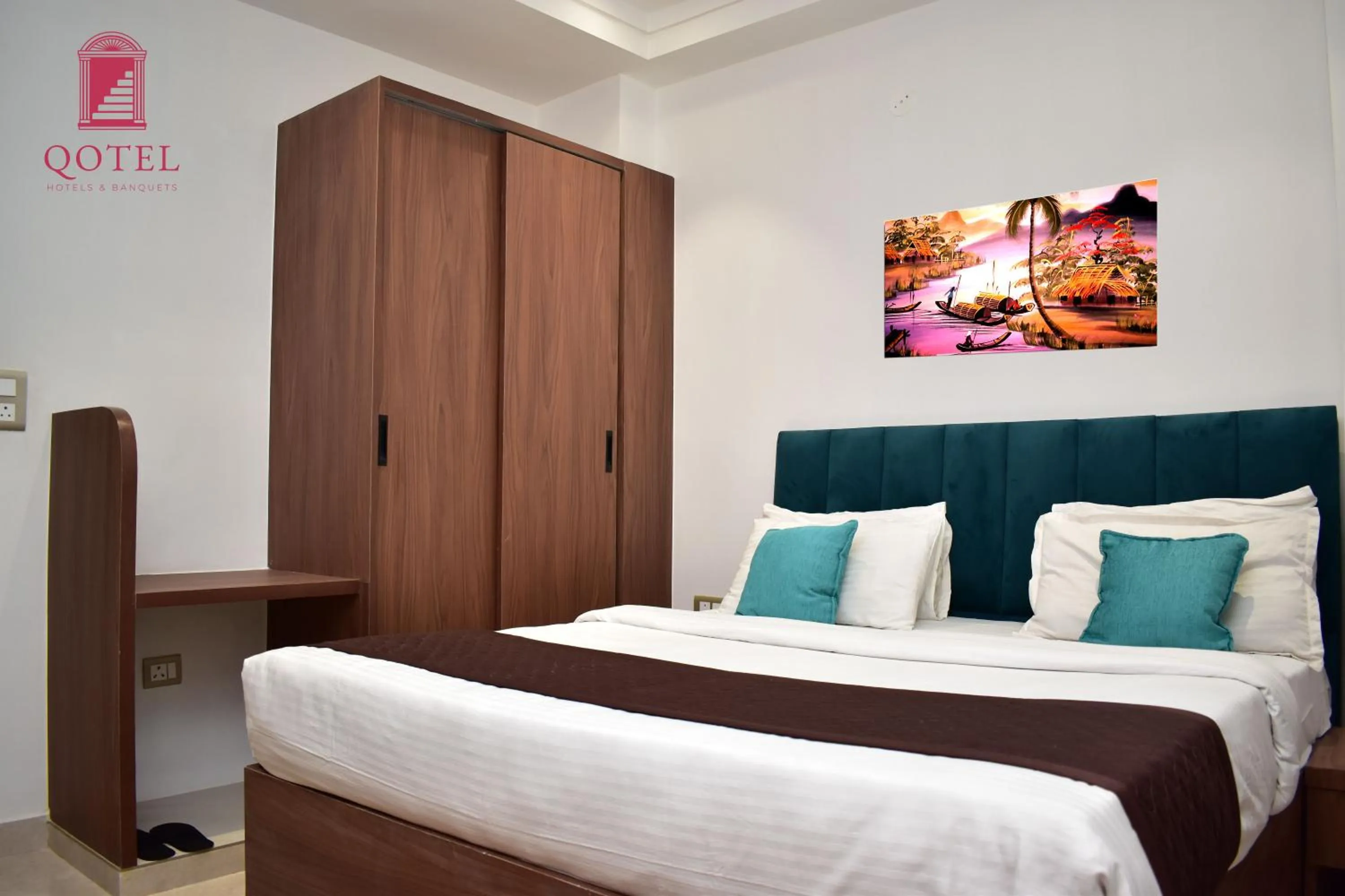 Bed in Qotel Comfort Ashok Vihar - Near Delhi University