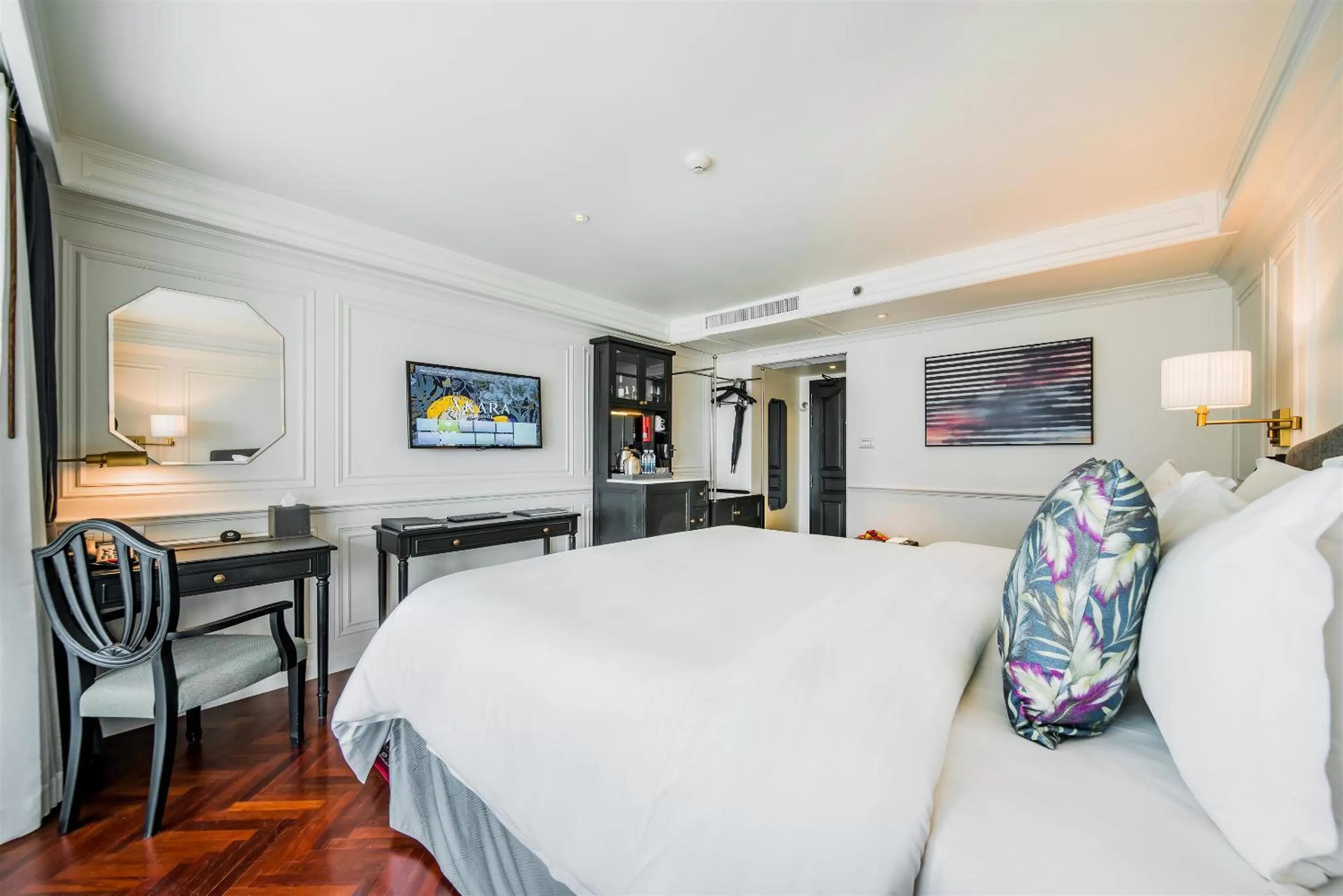 Bedroom, Bed in Akara Hotel