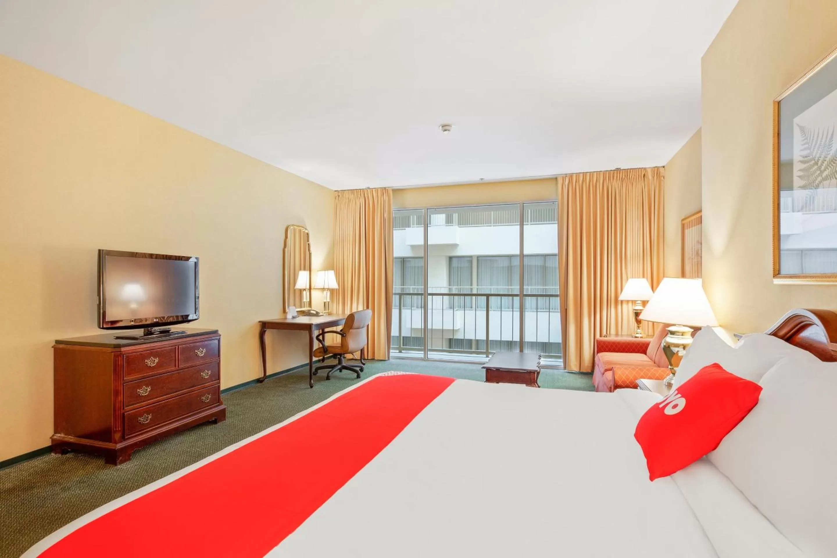 TV and multimedia, TV/Entertainment Center in OYO Hotel St Louis Downtown City Center MO