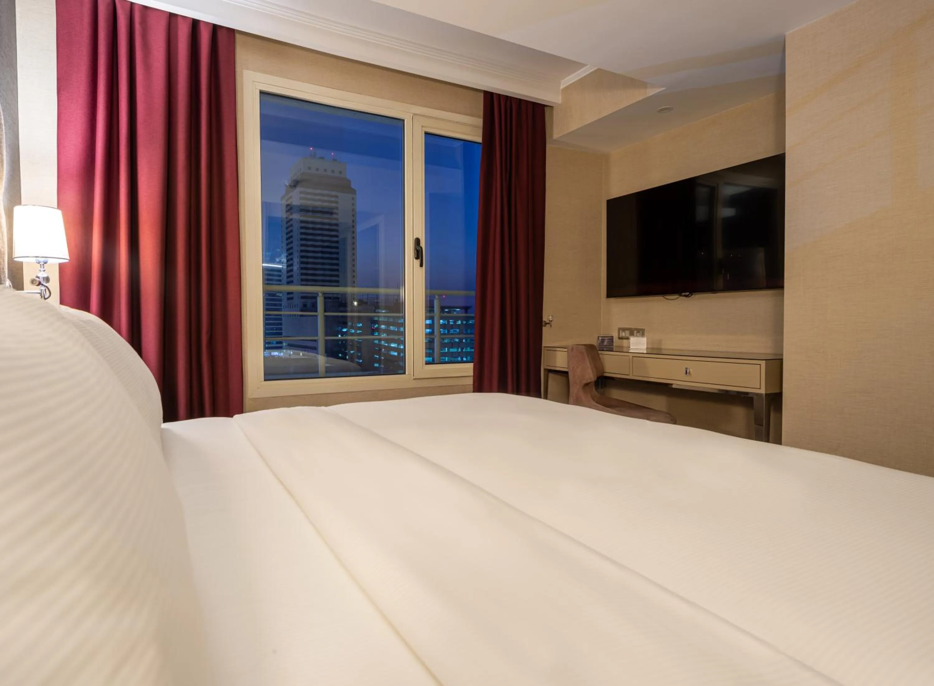 Bed in DoubleTree by Hilton Izmir - Alsancak