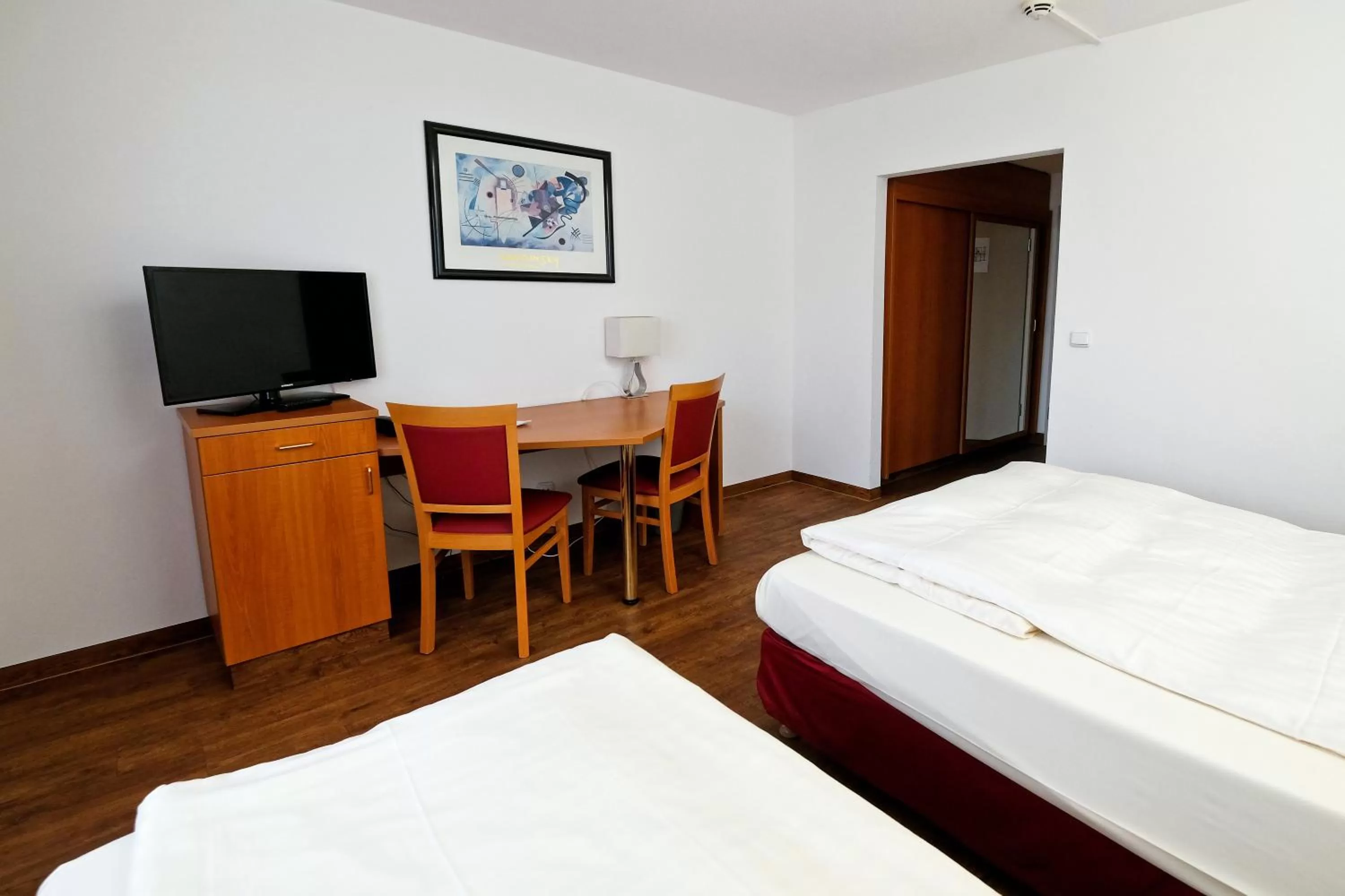 TV and multimedia, Bed in Apart Hotel Sehnde