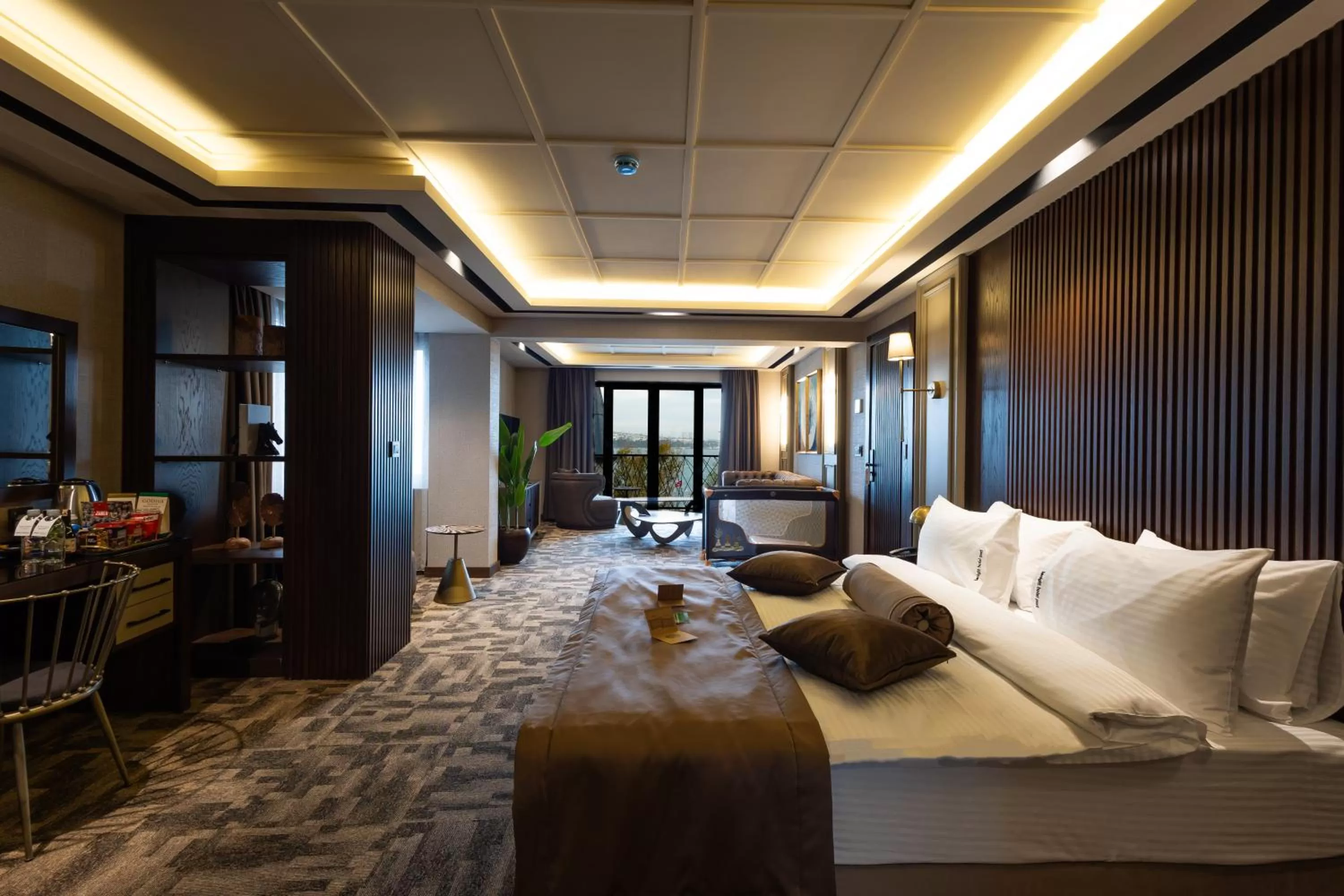 Living room, Bed in Tonight Hotel Port