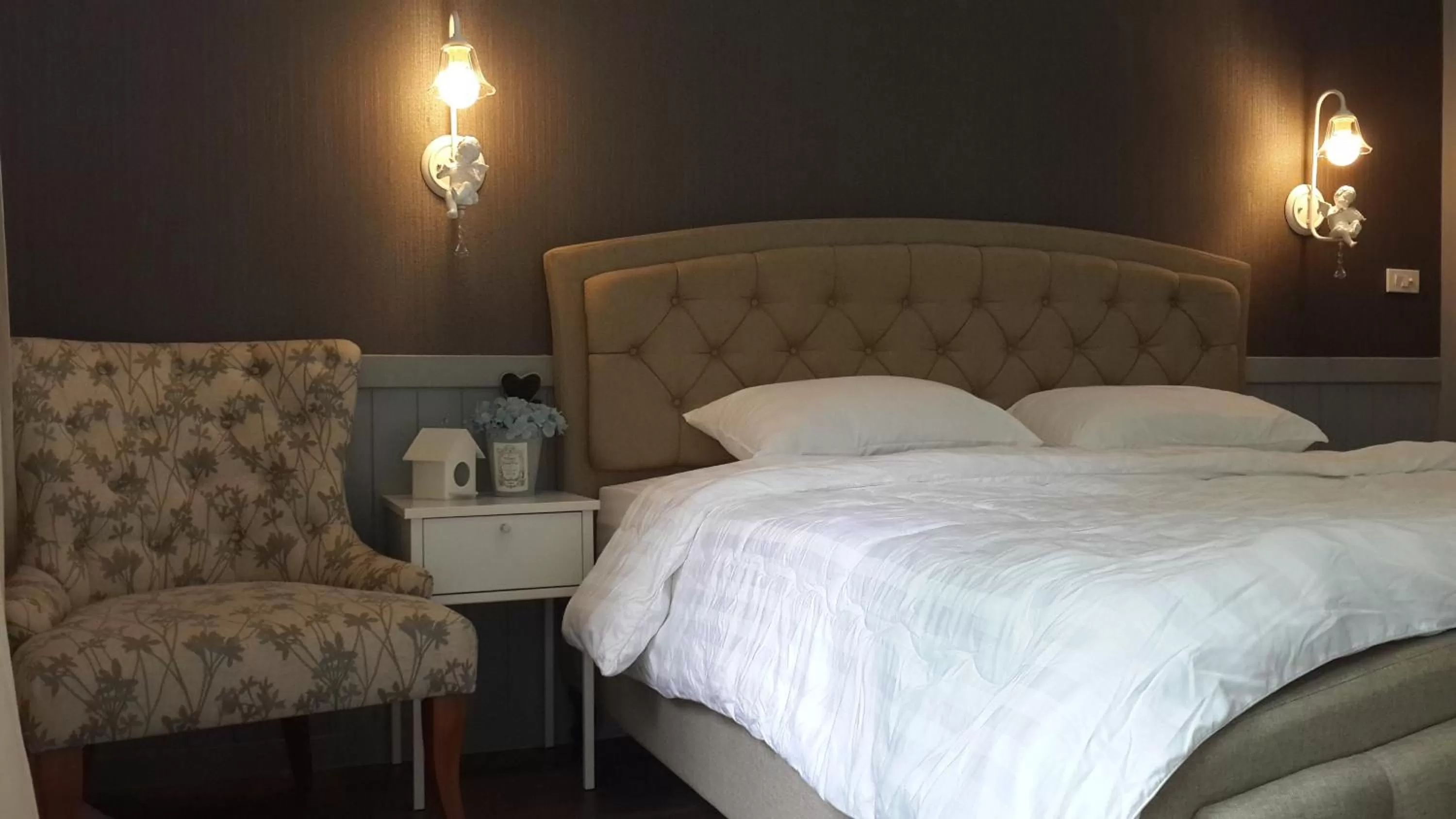 Photo of the whole room, Bed in Baan JaoKorKluay บ้านเจ้ากอกล้วย