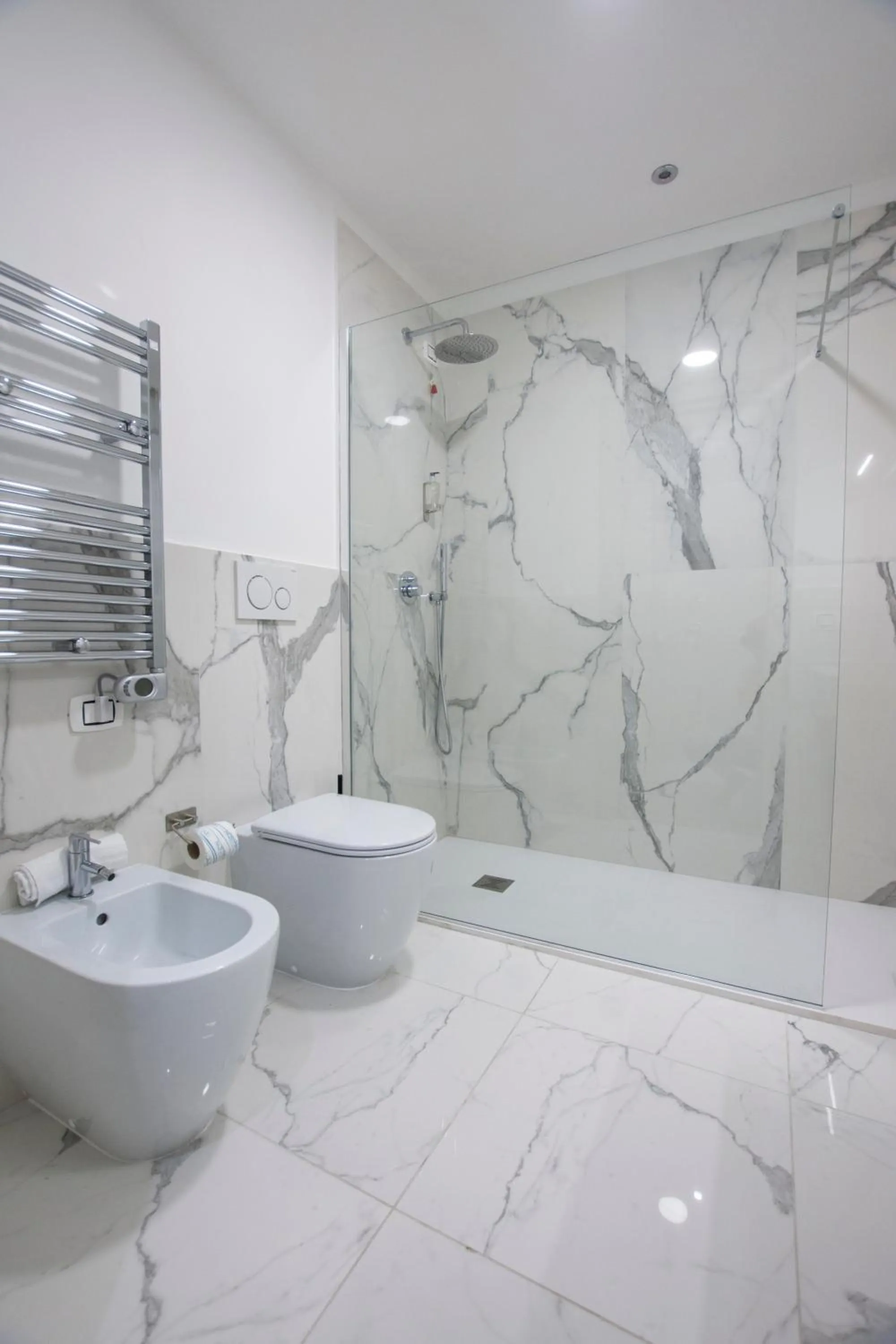 Bathroom in Regolo Rooms Vaticano