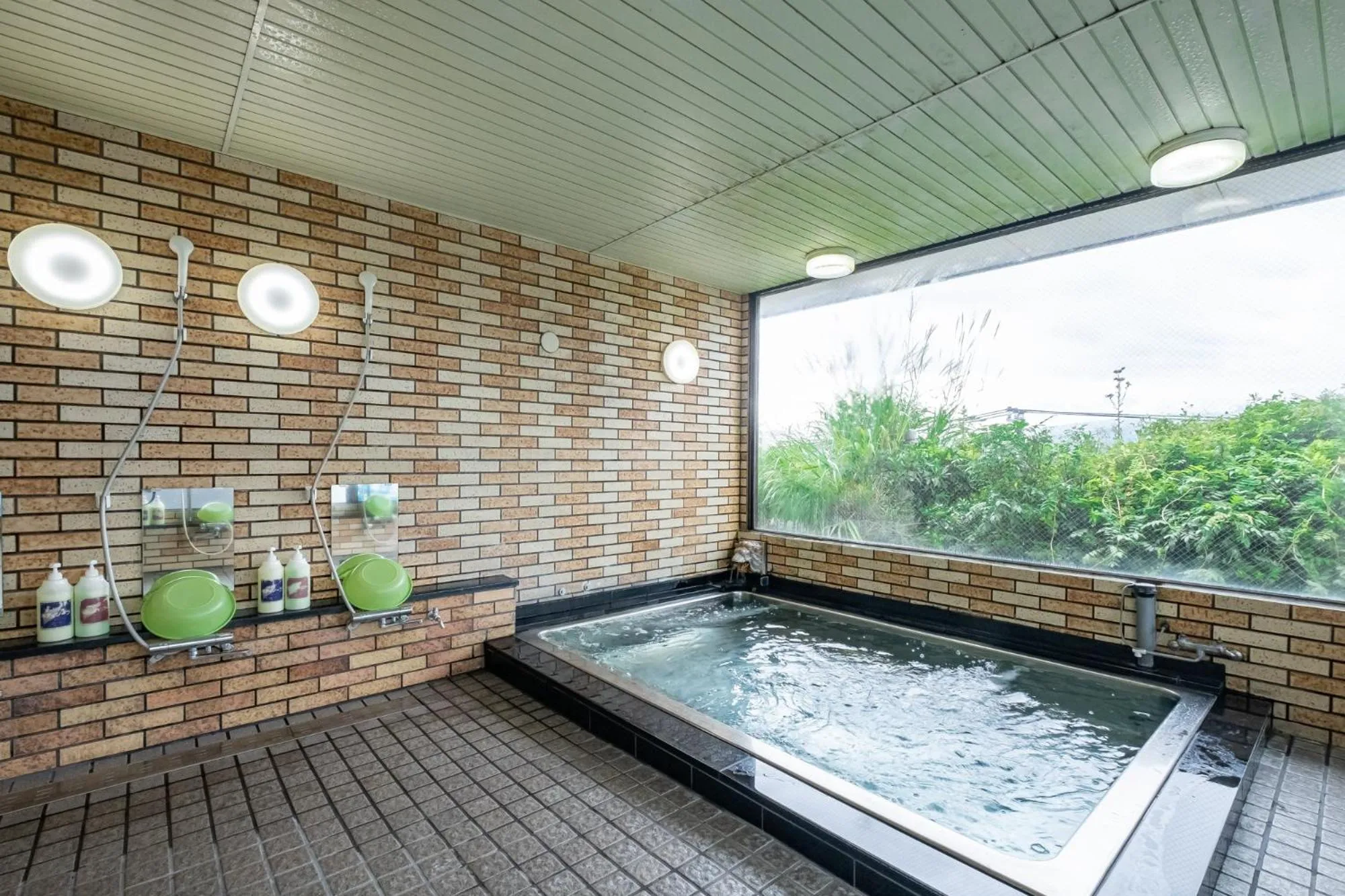 Hot Tub in Kawaguchiko Station Inn