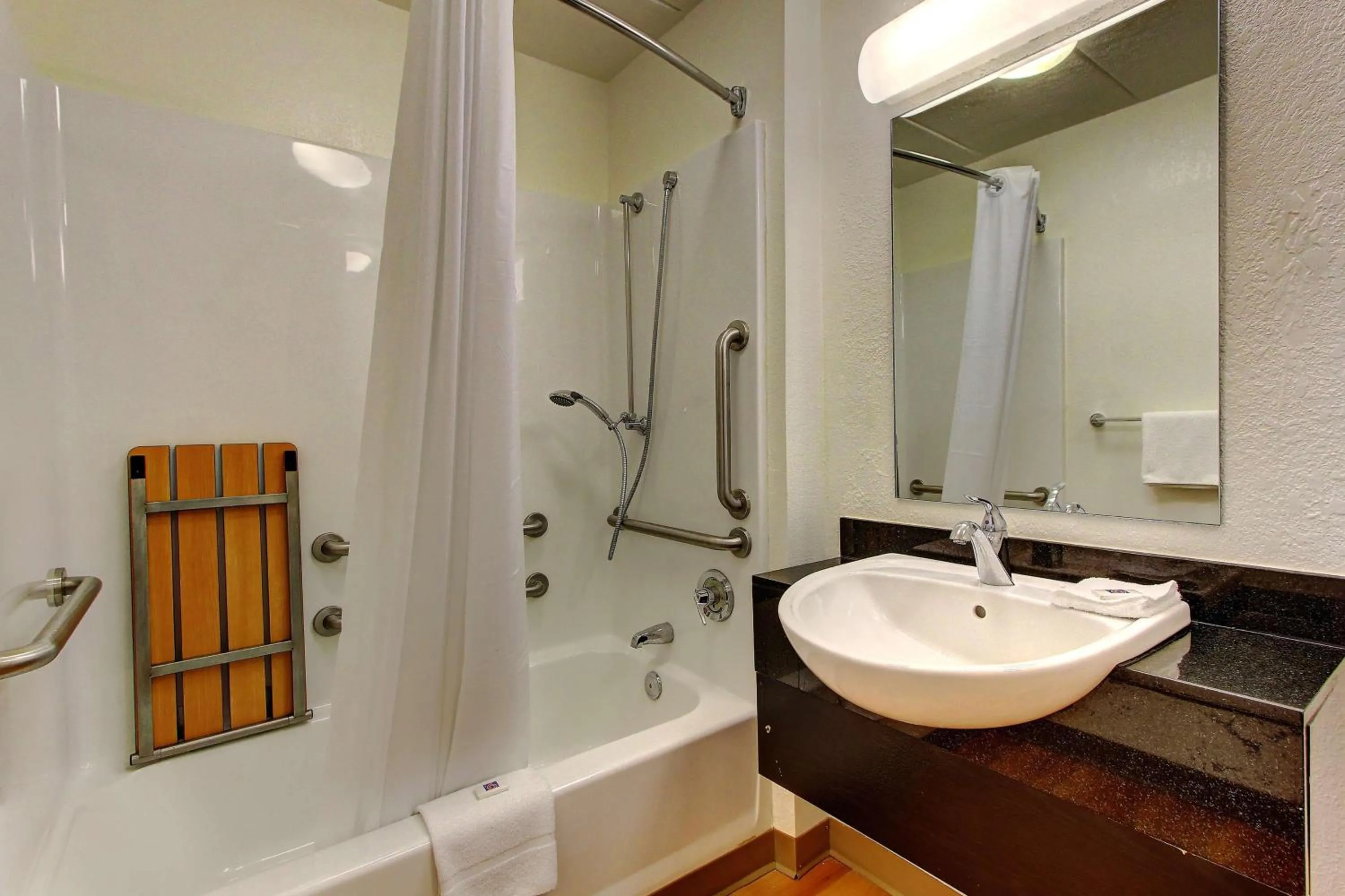 Photo of the whole room in Motel 6-York, PA