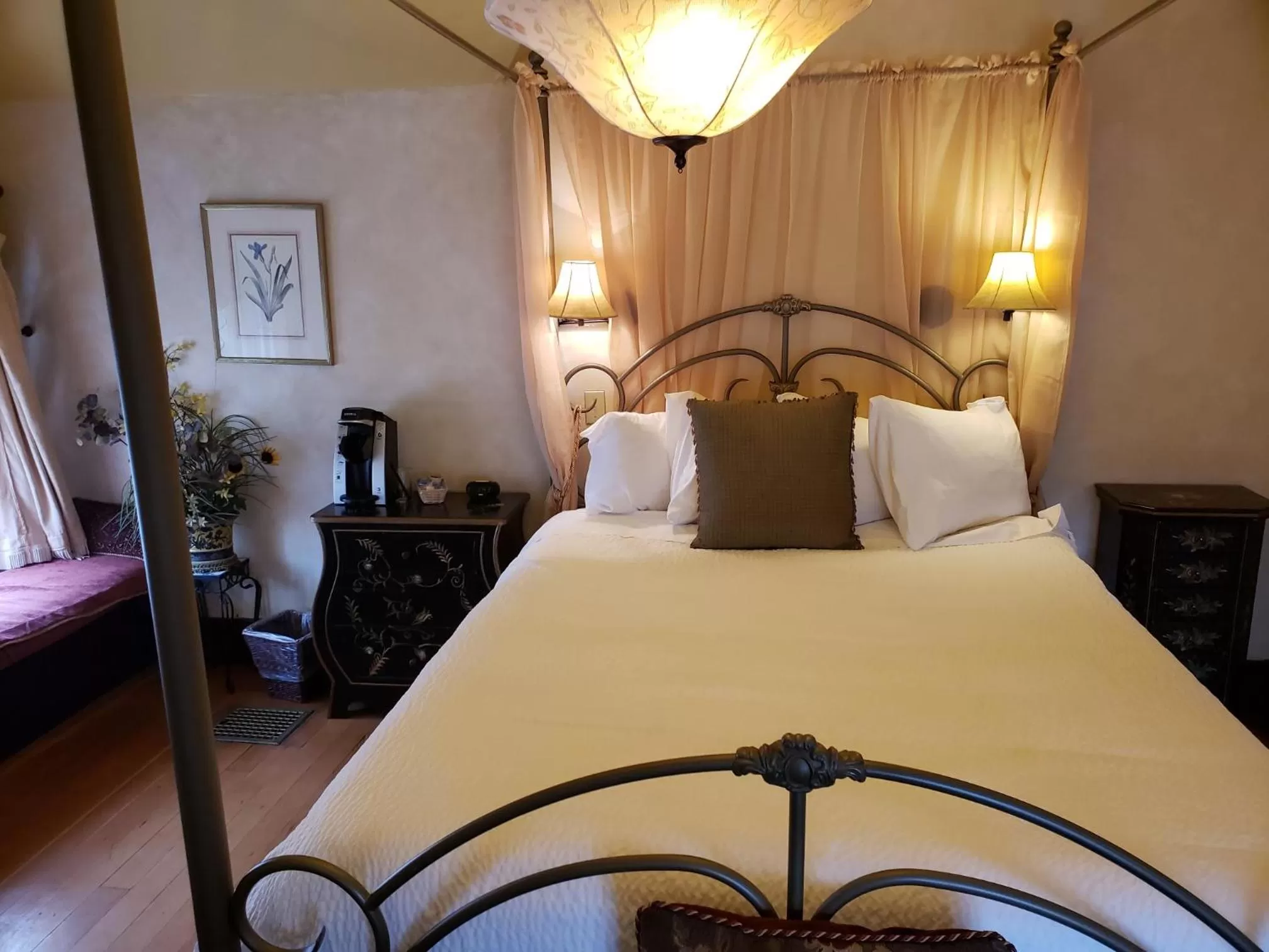 Bed in Greenbriar Inn