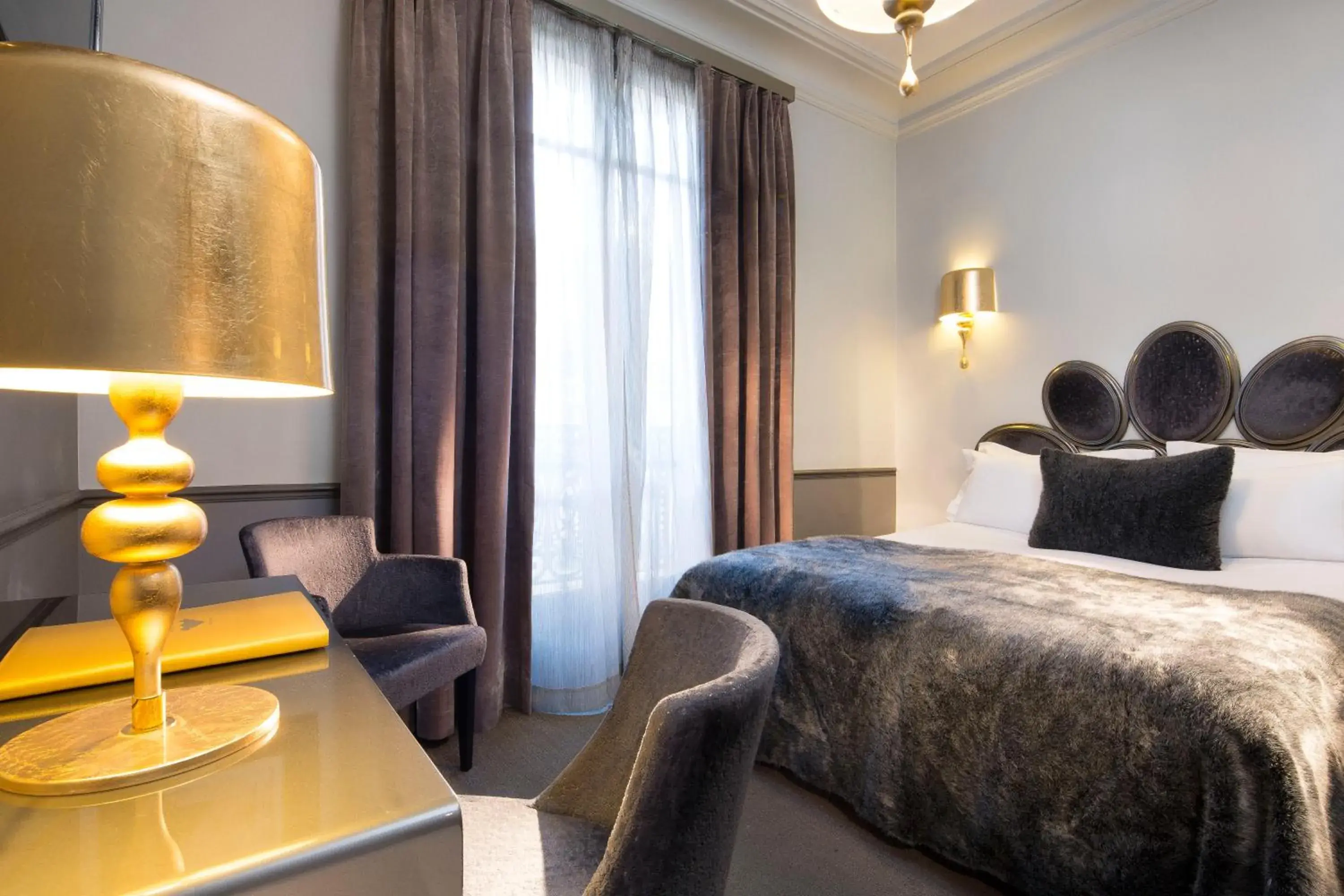 Classic Double or Twin Room in Hotel Lumen Paris Louvre Classic Double or Twin Room in Hotel Lumen Paris Louvre