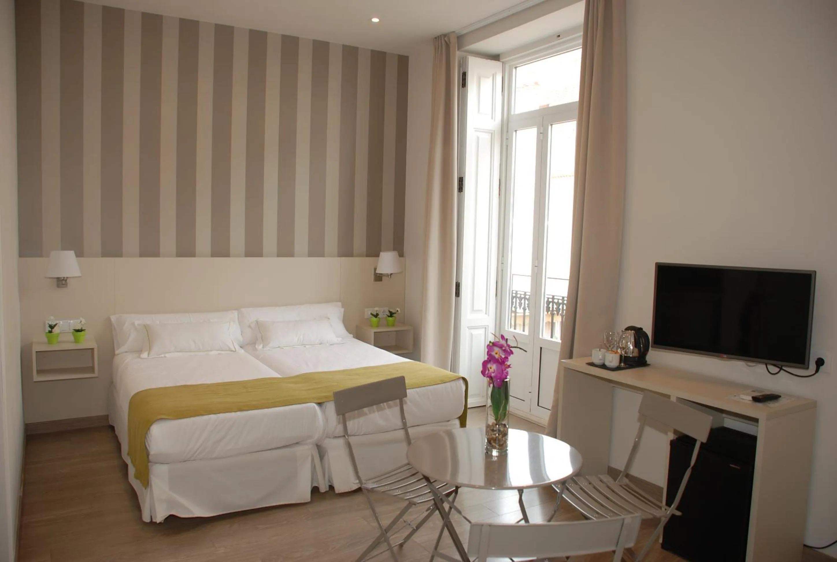 Photo of the whole room, Bed in Hotel San Lorenzo Boutique Plaza