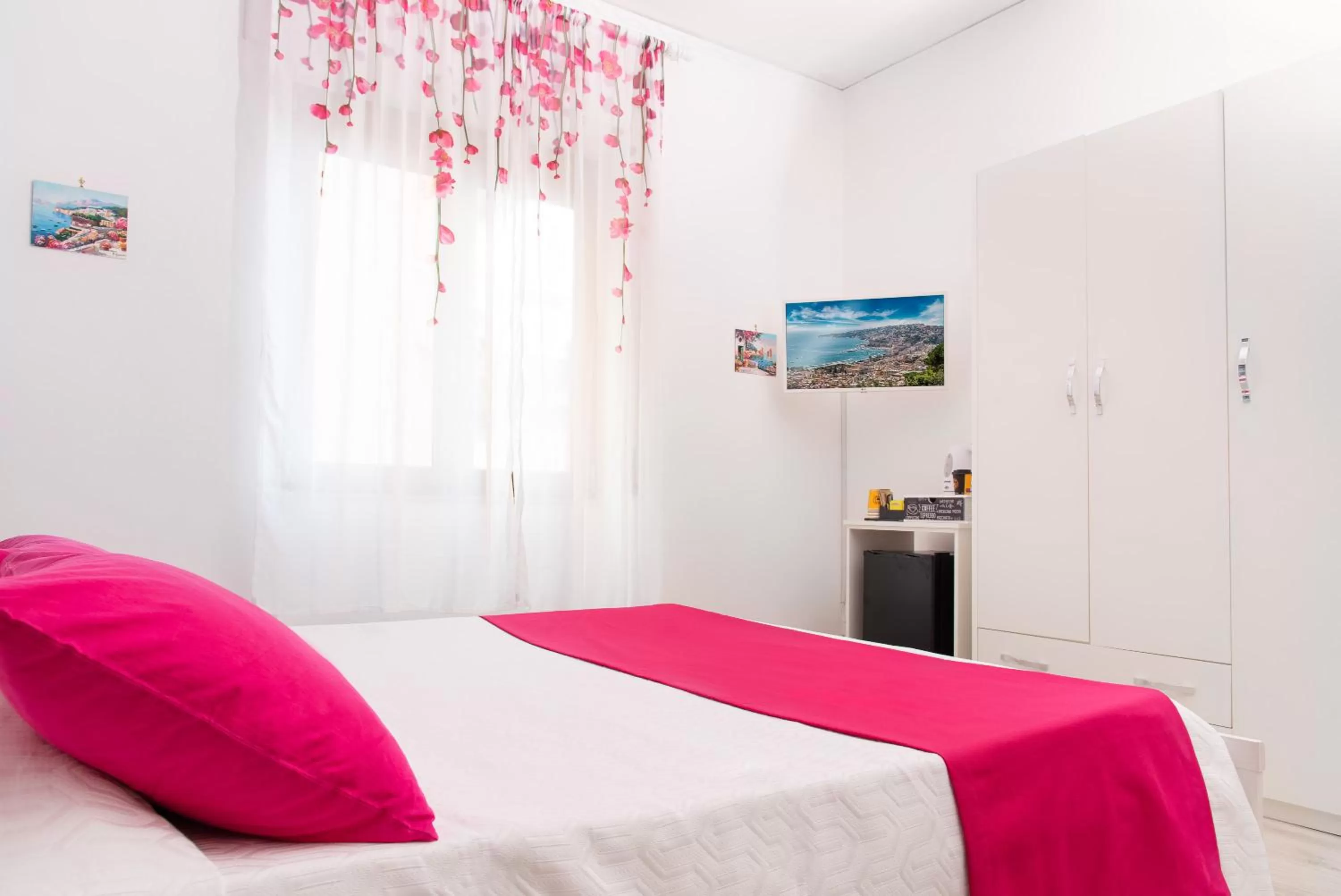 Bed in Stanza Tasso - De Vivo Realty Sorrento