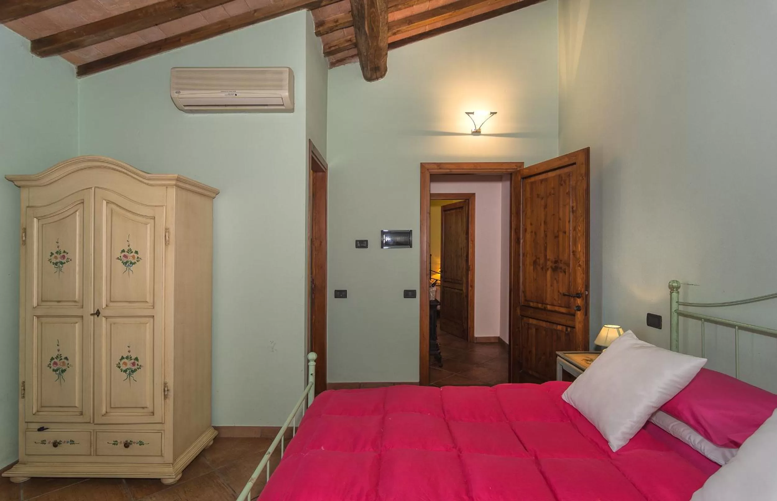 Bedroom in Pisa Holidays