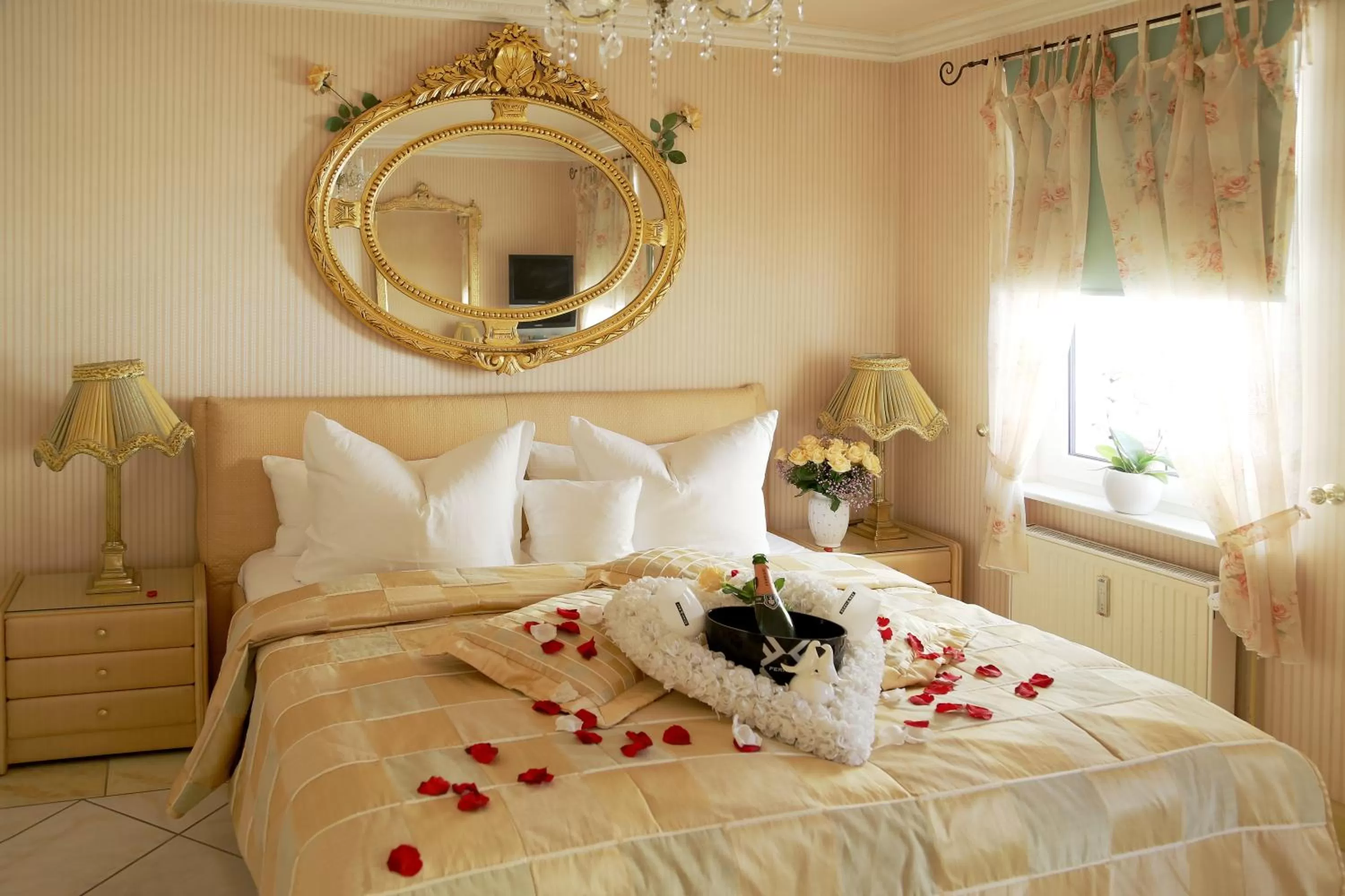 Bedroom, Bed in Hotel Don Giovanni