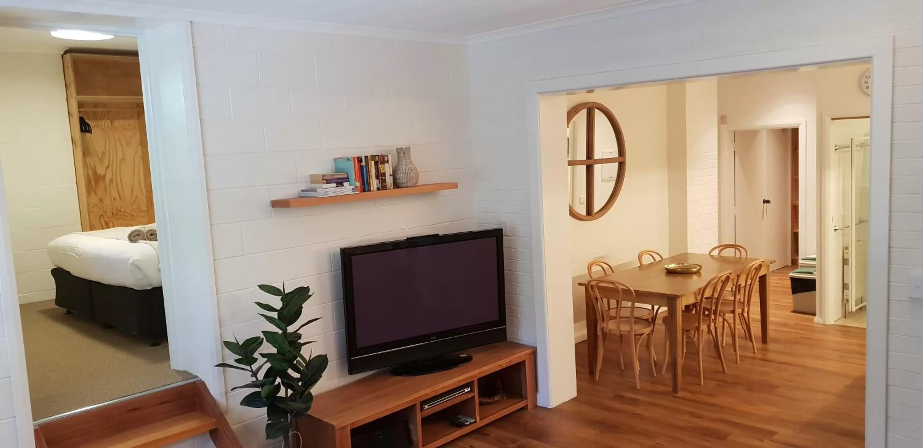 Bed in Cedarwood Apartments