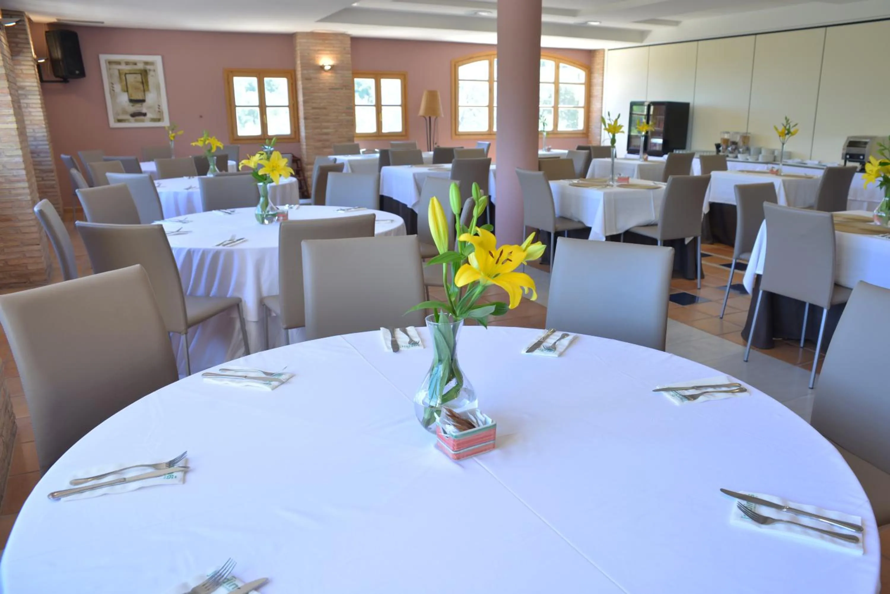 Restaurant/places to eat in Jardines de La Santa