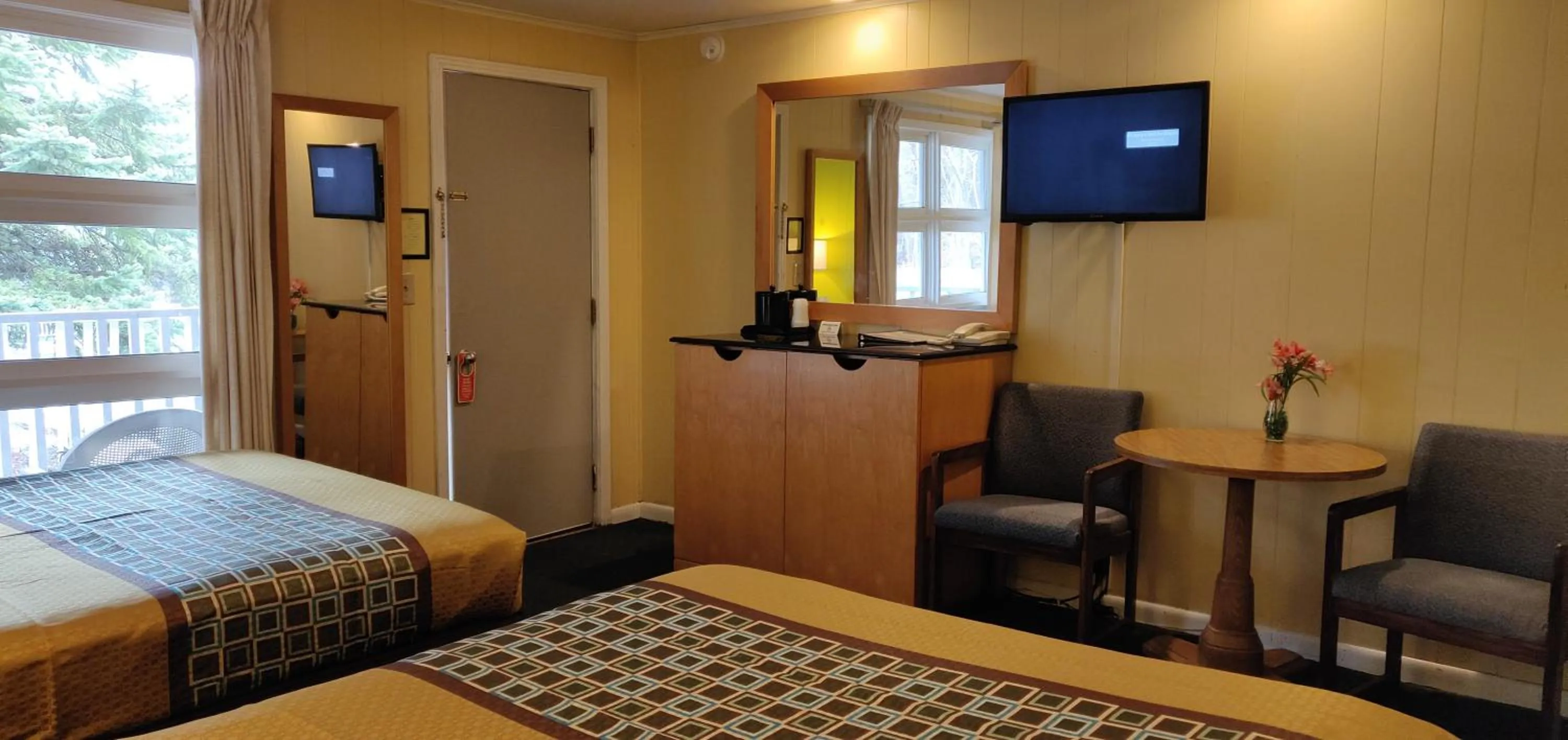 Bed in Pinebrook Motel