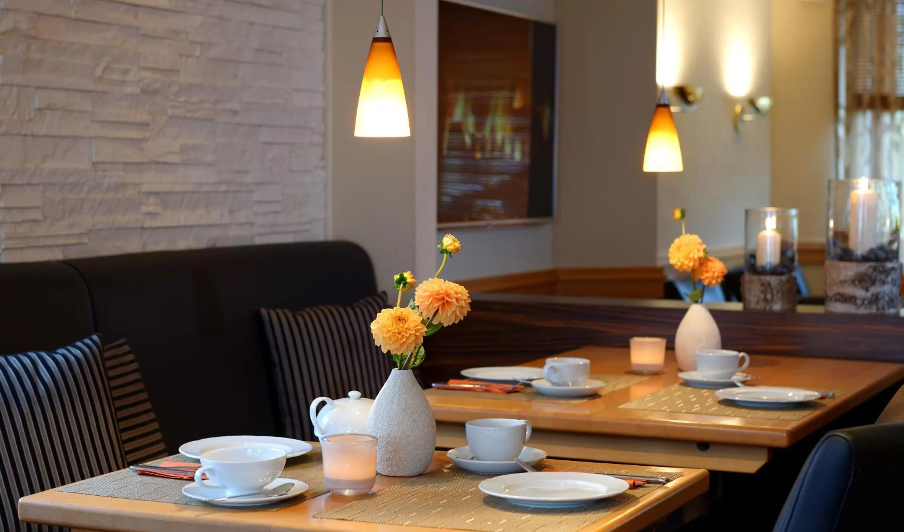 Restaurant/places to eat in Trend Hotel