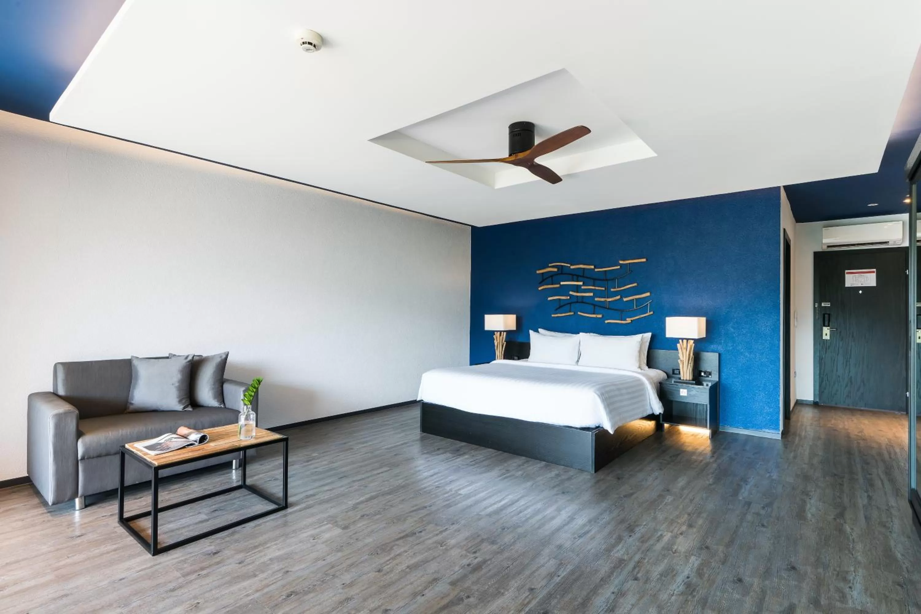 Photo of the whole room, Bed in Marina Sands Resort