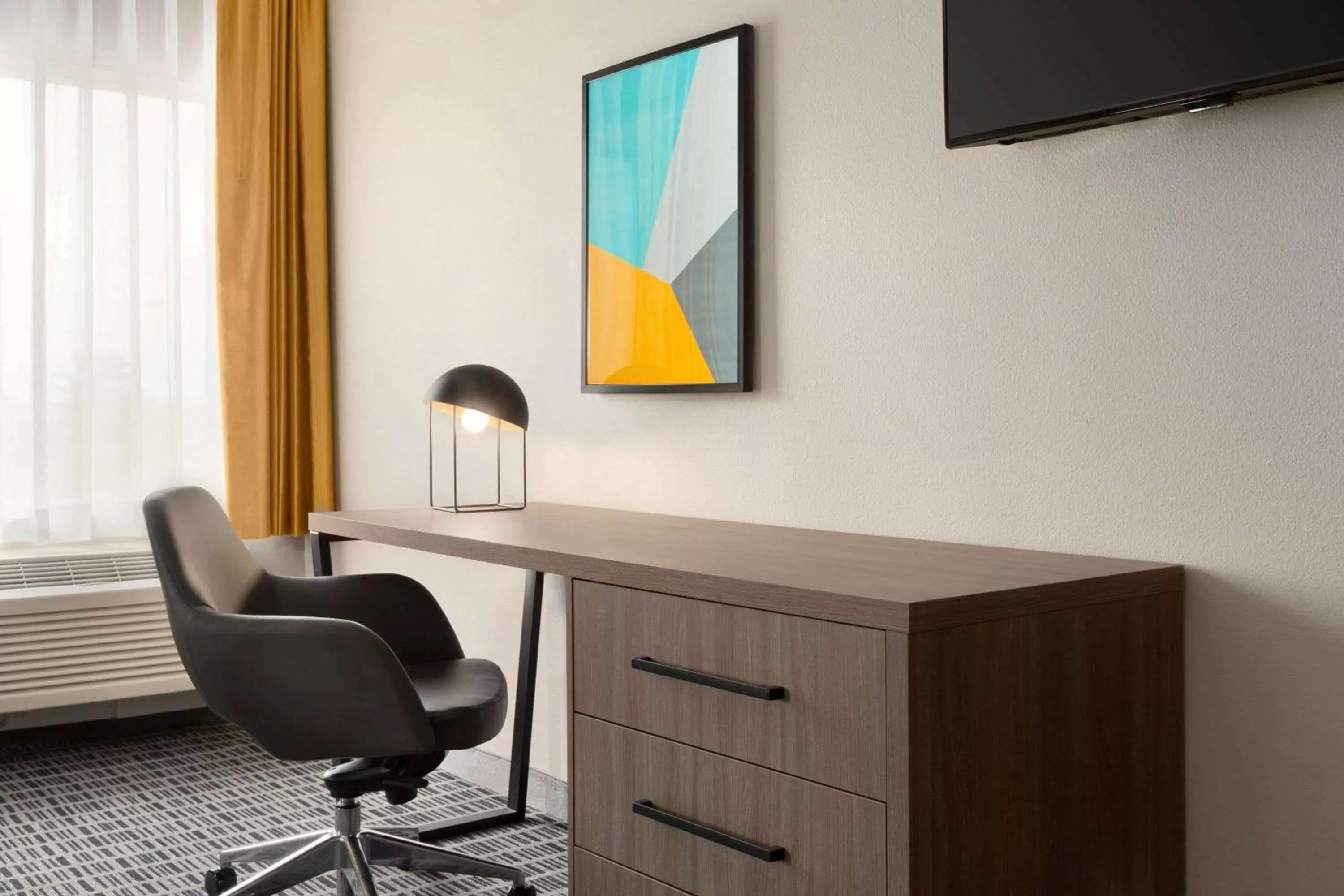 TV and multimedia in La Quinta by Wyndham Richmond-Sugarland