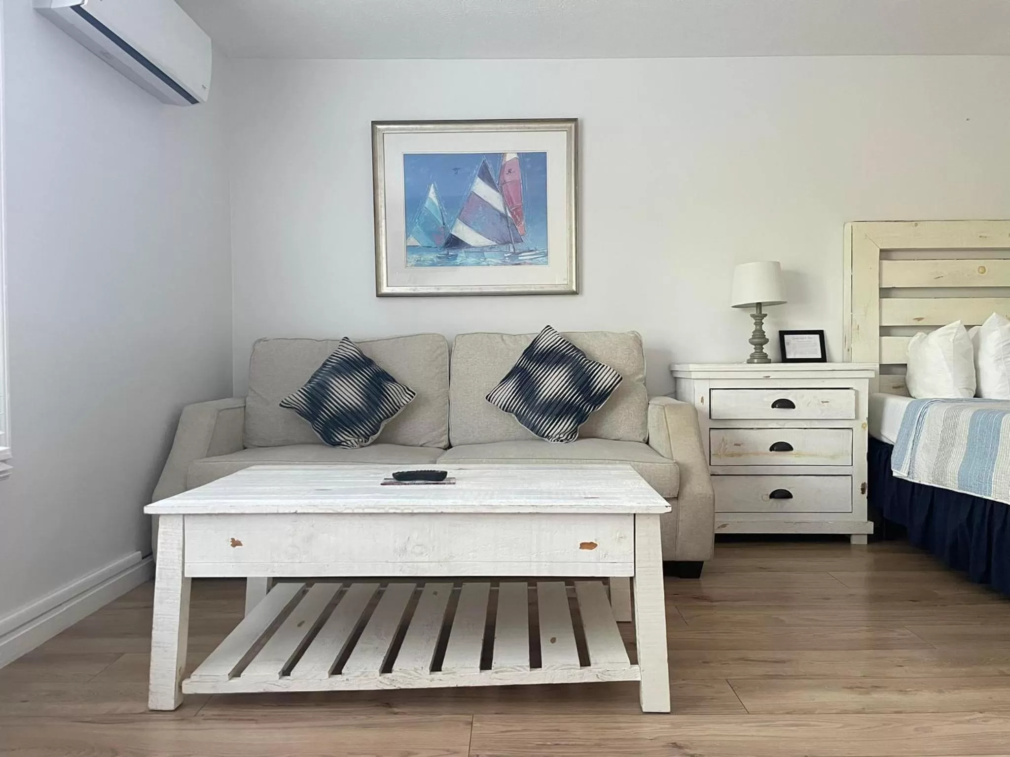 Bed in The Grand Beach Inn