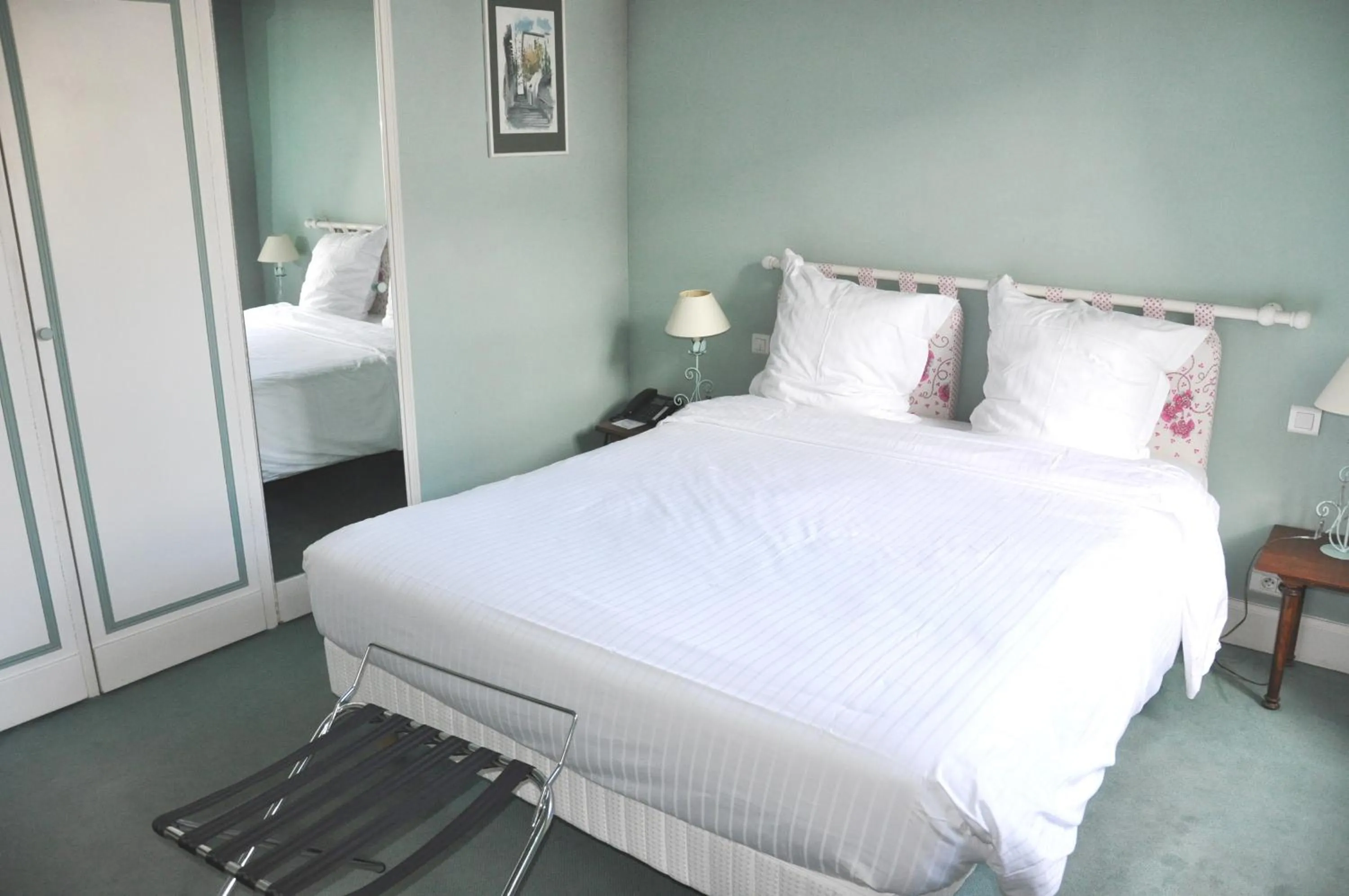 Bed in Hôtel de France