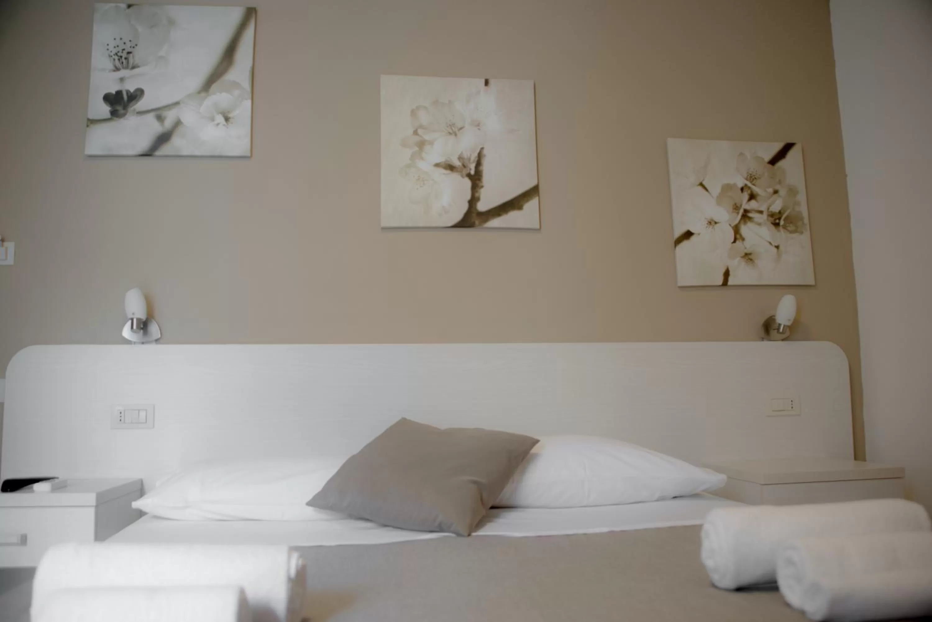 Day, Bed in Anna Guest House