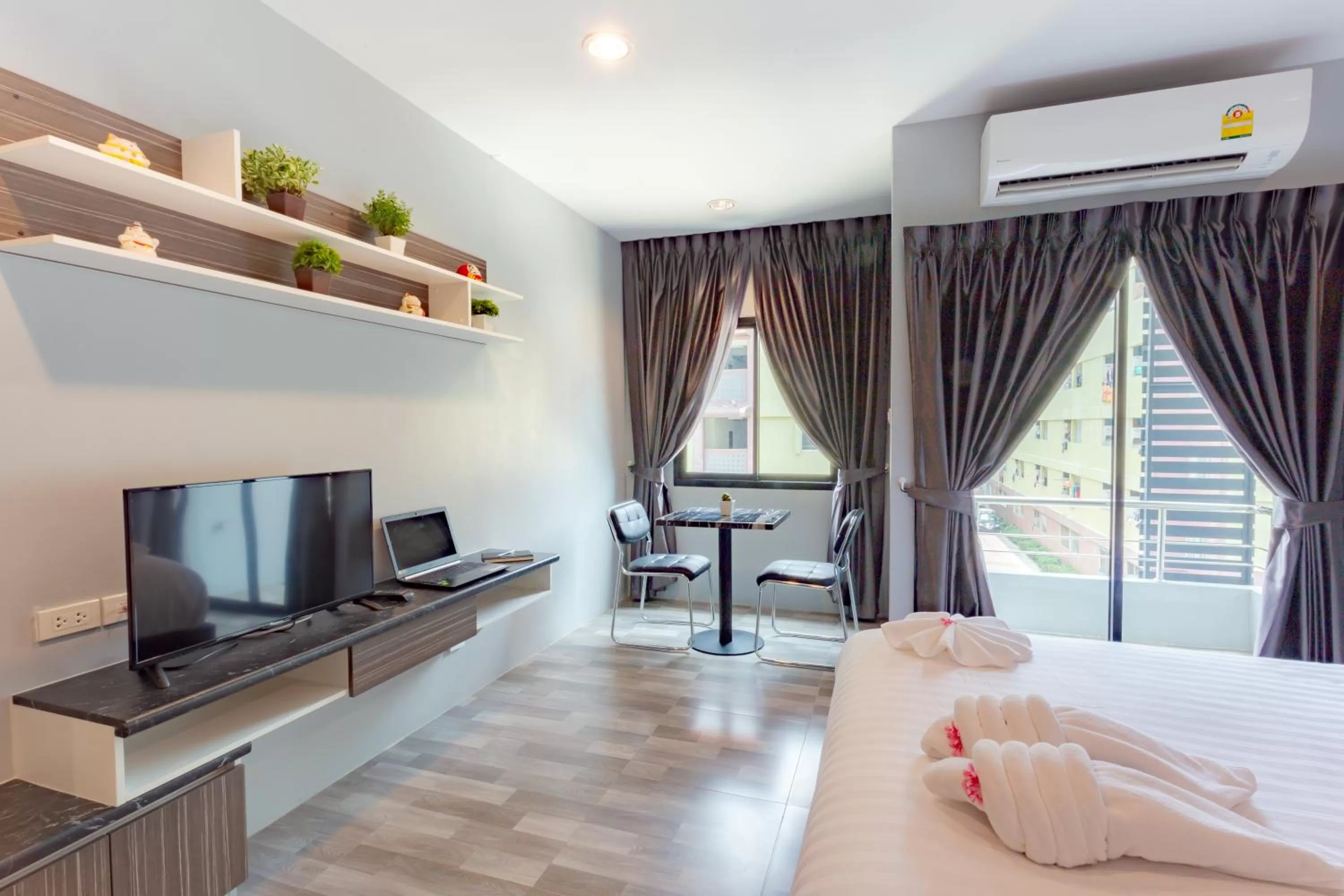 Seating area, Bed in Grand Inter Hotel