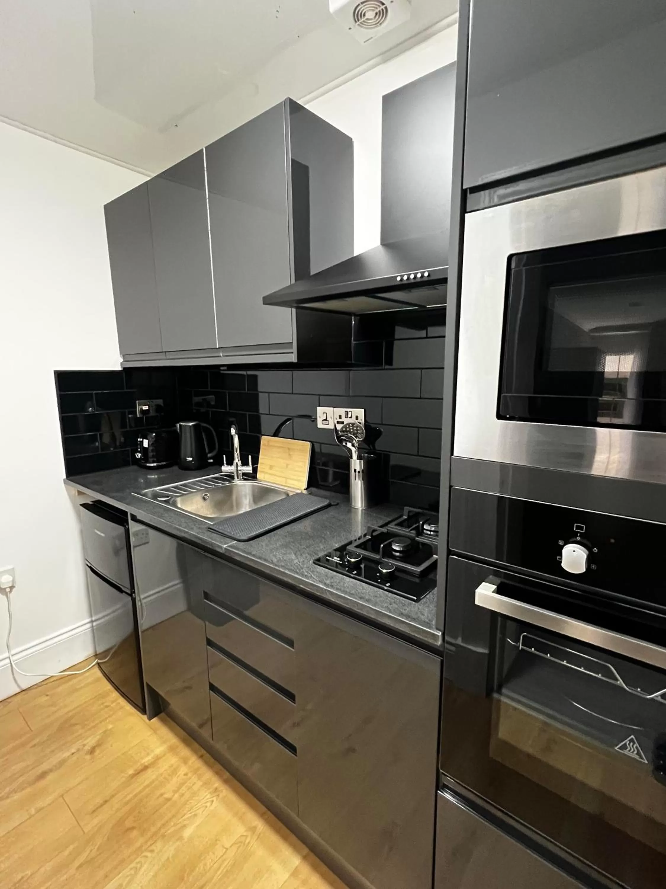 Kitchen or kitchenette in Amani Apartments - Glasgow City Centre