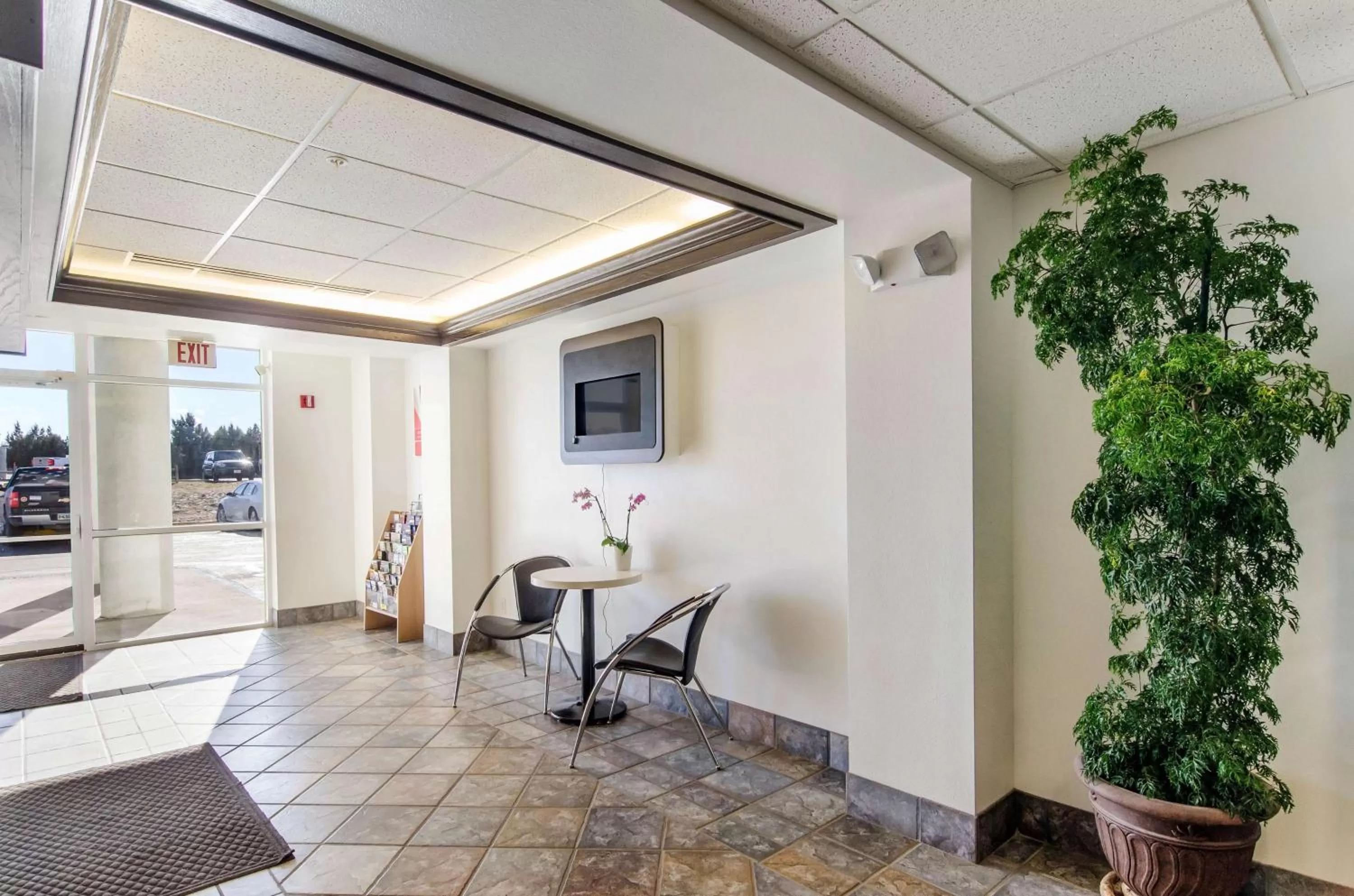 Communal lounge/ TV room in Motel 6-Wheatland, WY