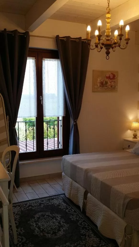 Photo of the whole room, Bed in Corte Caselle