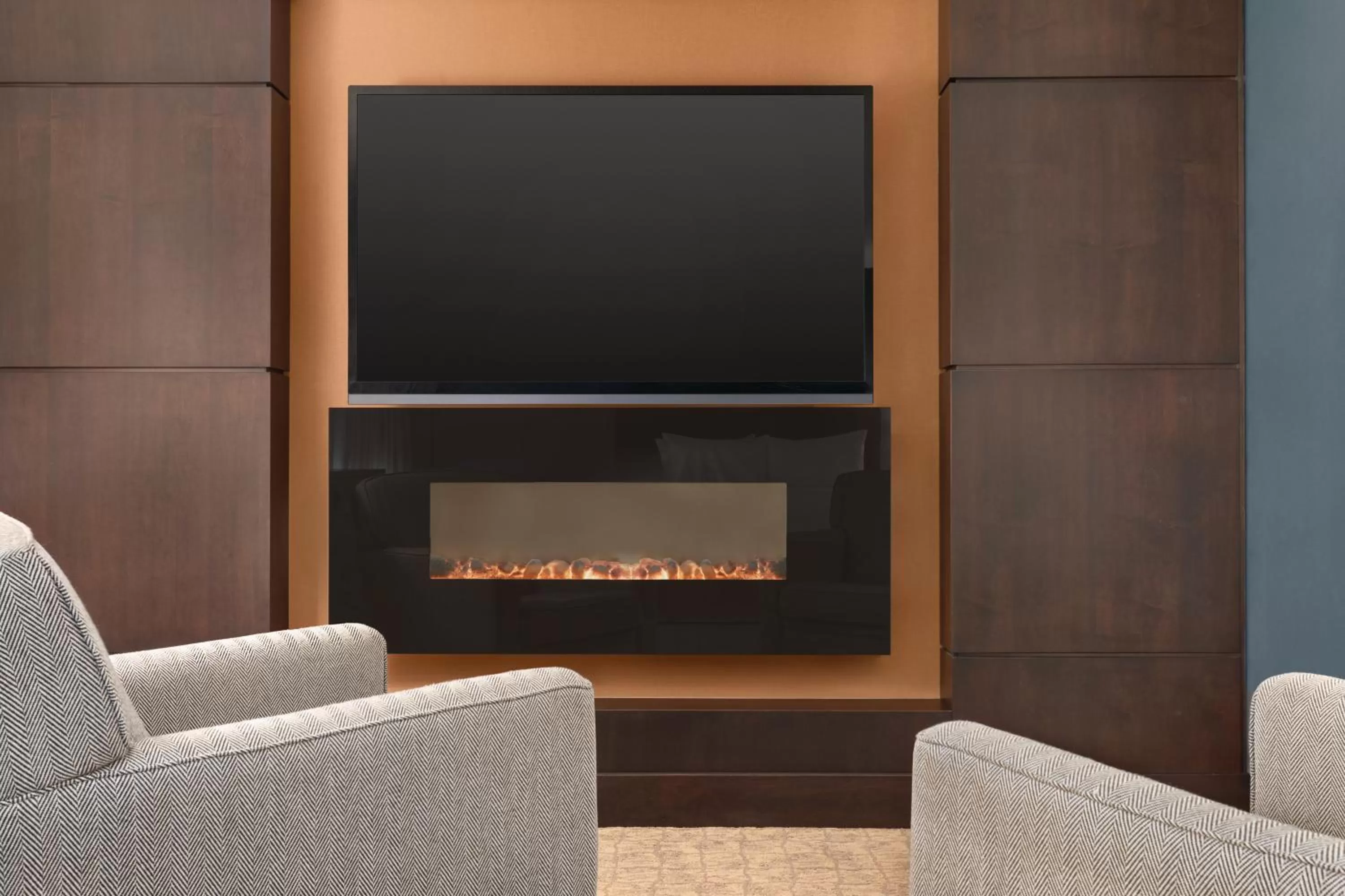 Seating area in Wyndham Garden Niagara Falls Fallsview