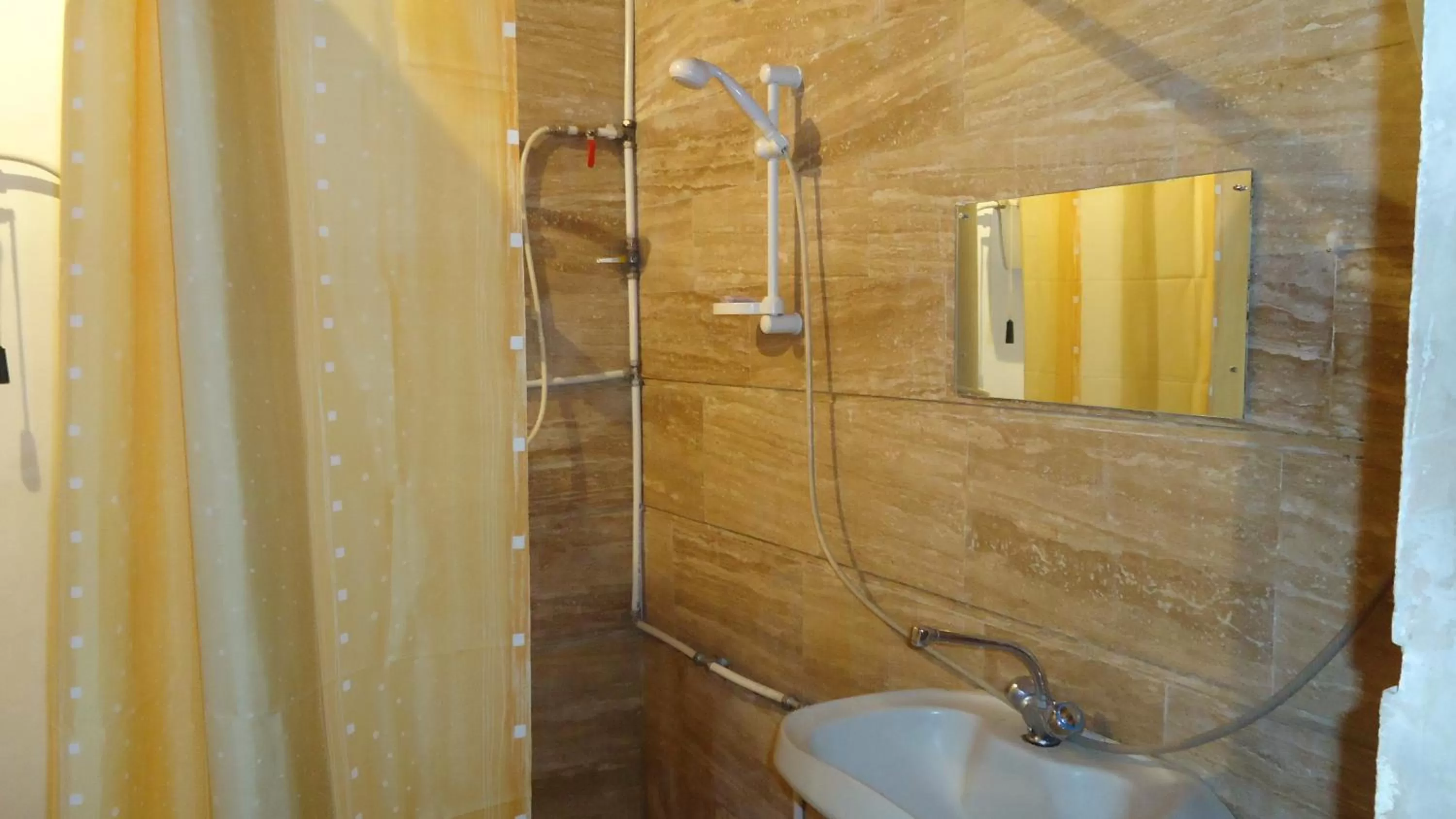 Shower in Spandaryan House