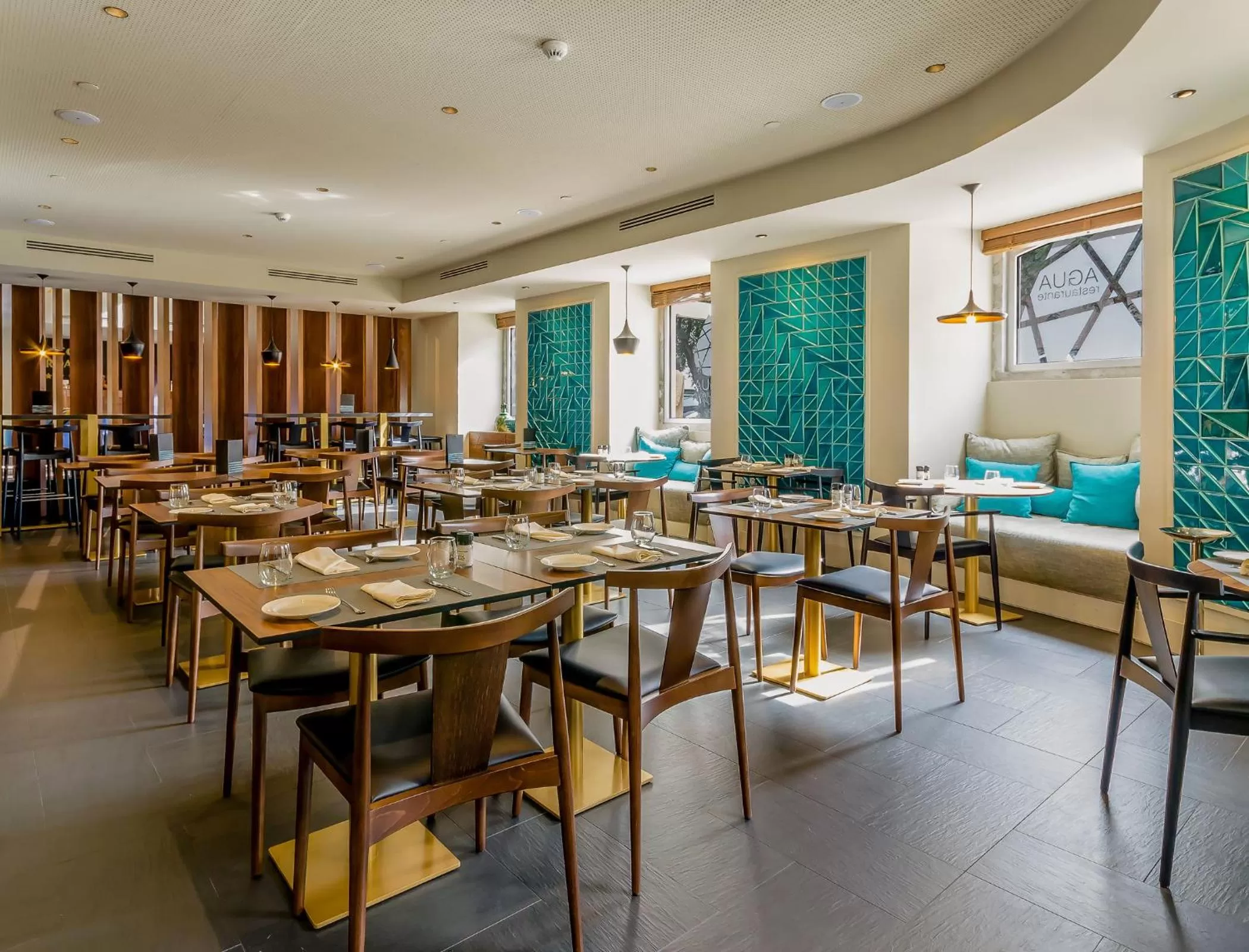 Restaurant/places to eat in Vincci Liberdade