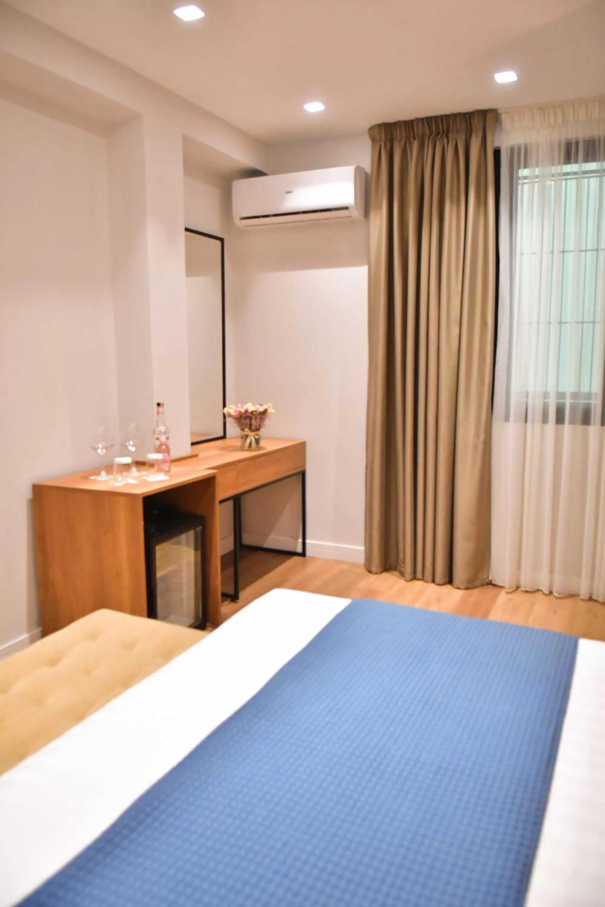 Restaurant/places to eat, Bed in 313 Villa City Center Hotel