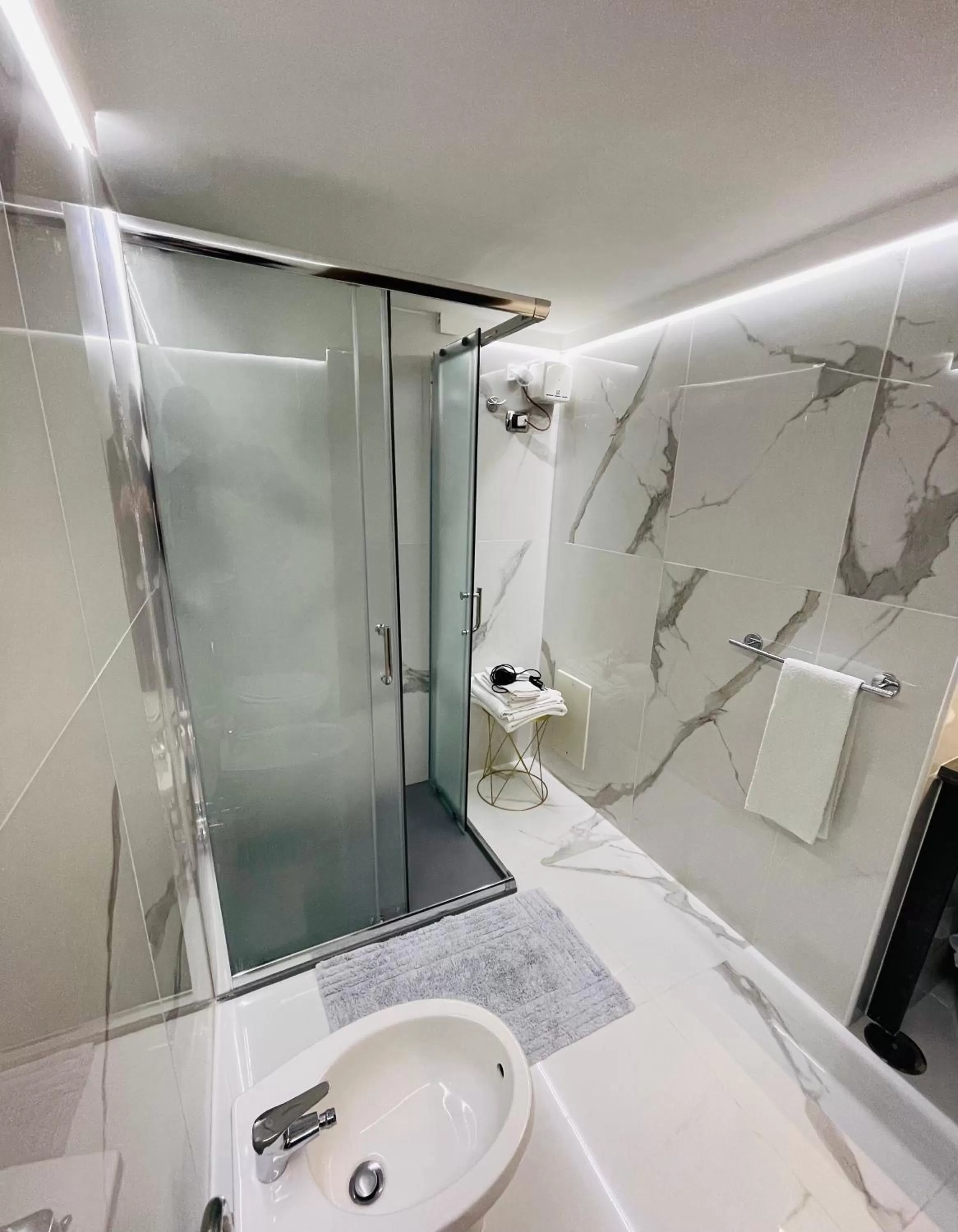 Bathroom in Medina Central