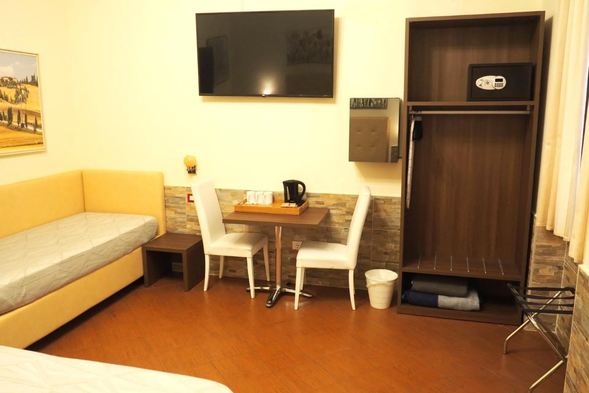 TV and multimedia, Bed in Hotel Ester