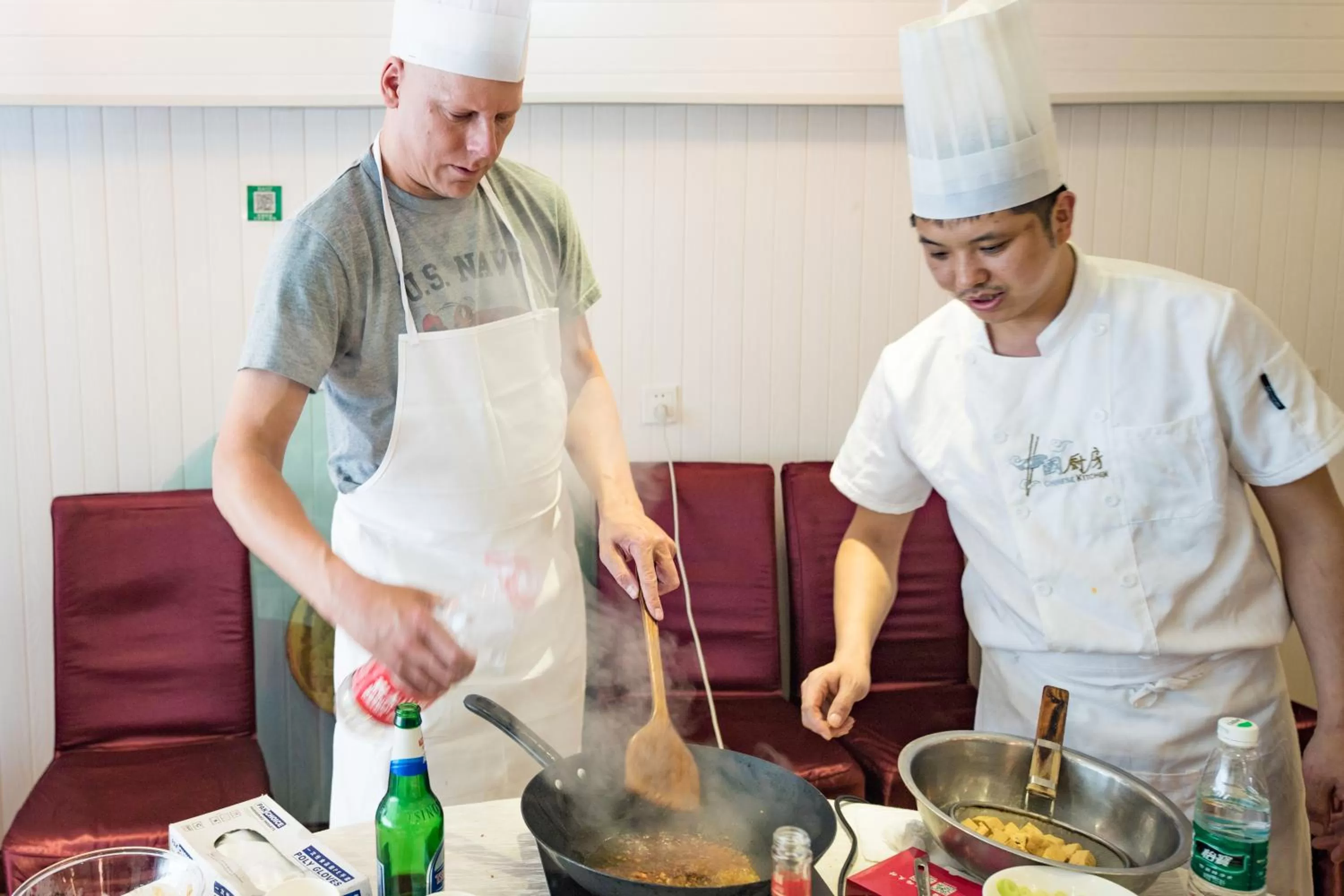 Other in Wenjun Courtyard Hotel---3mins walk from Tonghuimen metro station ,next to People`s Park, fluent English service ,travel agency