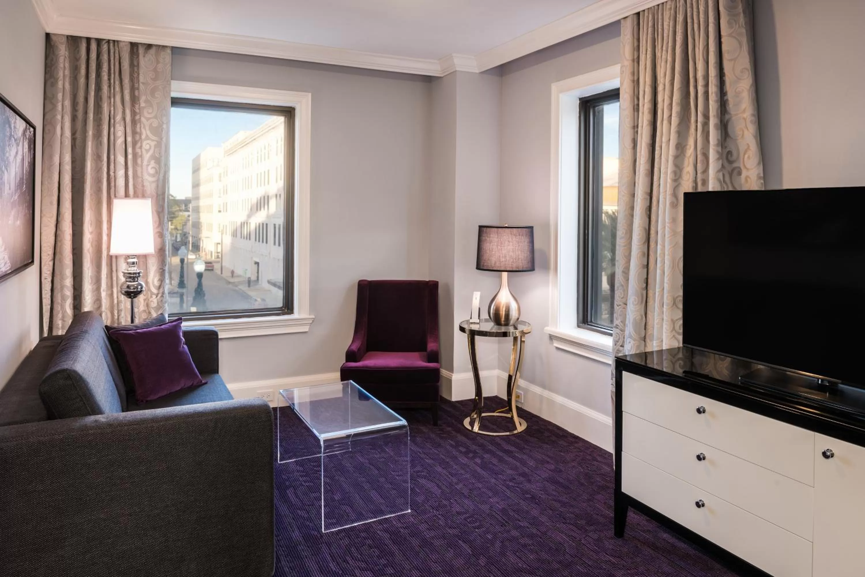 TV and multimedia, TV/Entertainment Center in Hotel Vinache