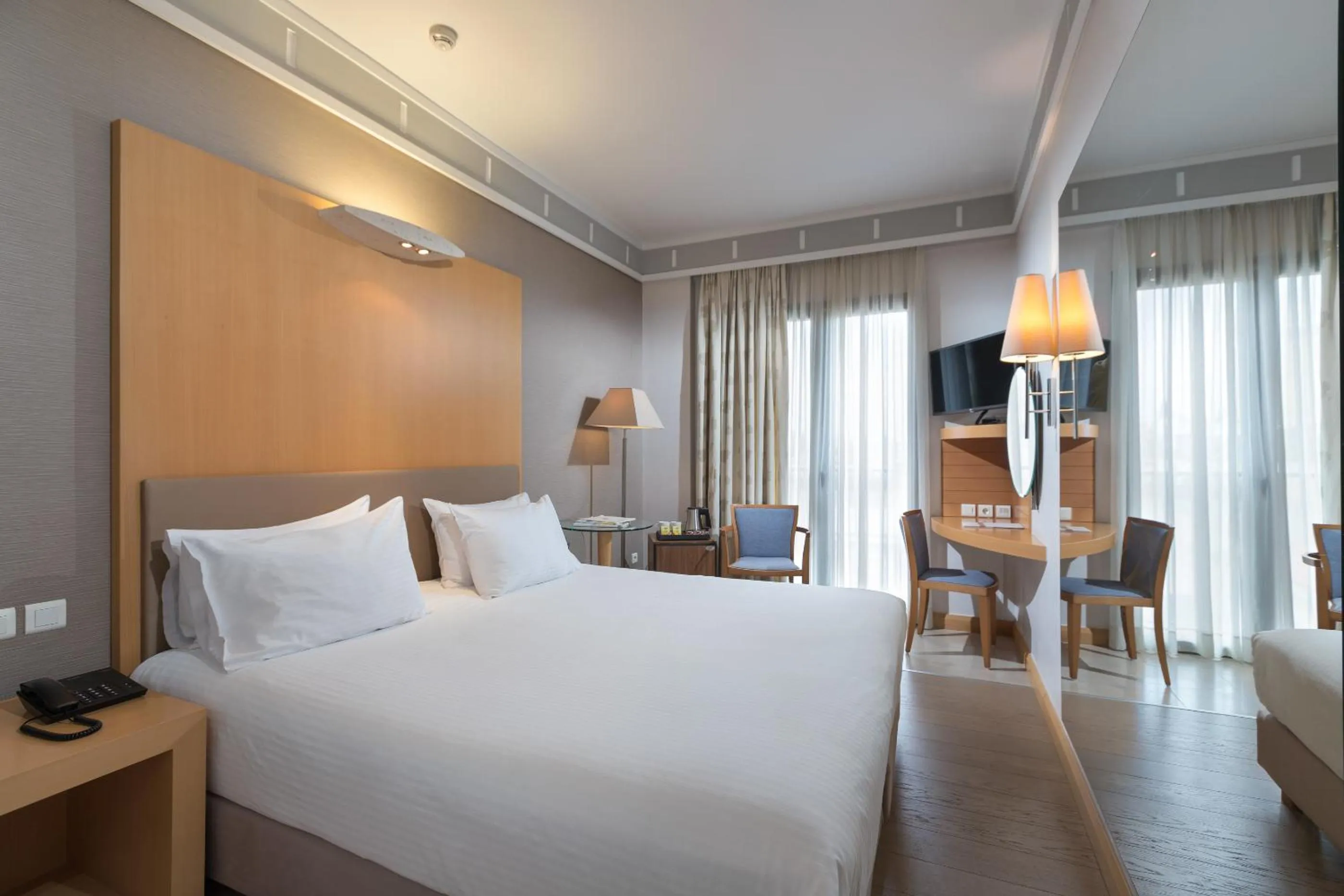 Bedroom, Bed in Central Hotel