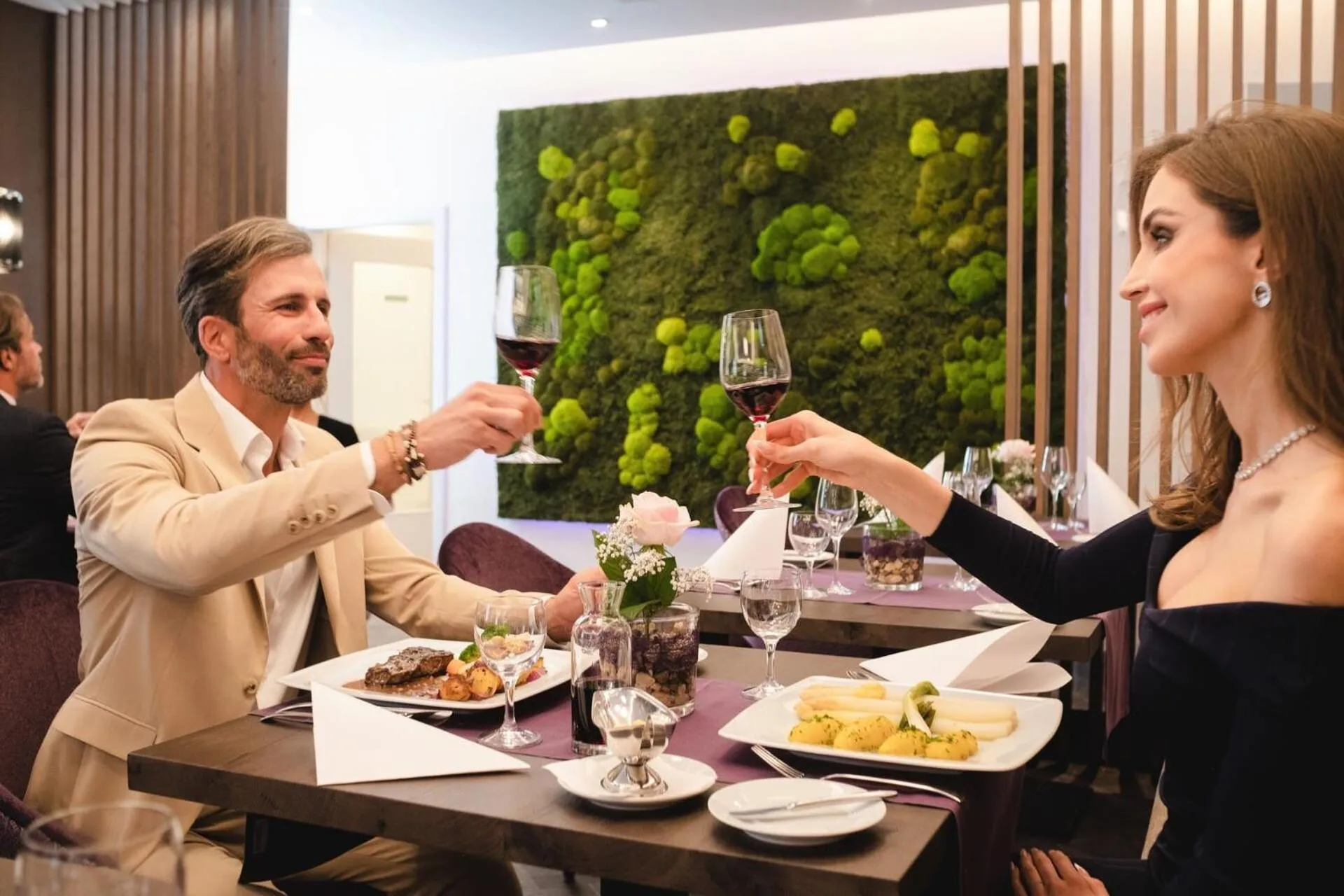 Restaurant/places to eat in Hotel Merkur - Superior