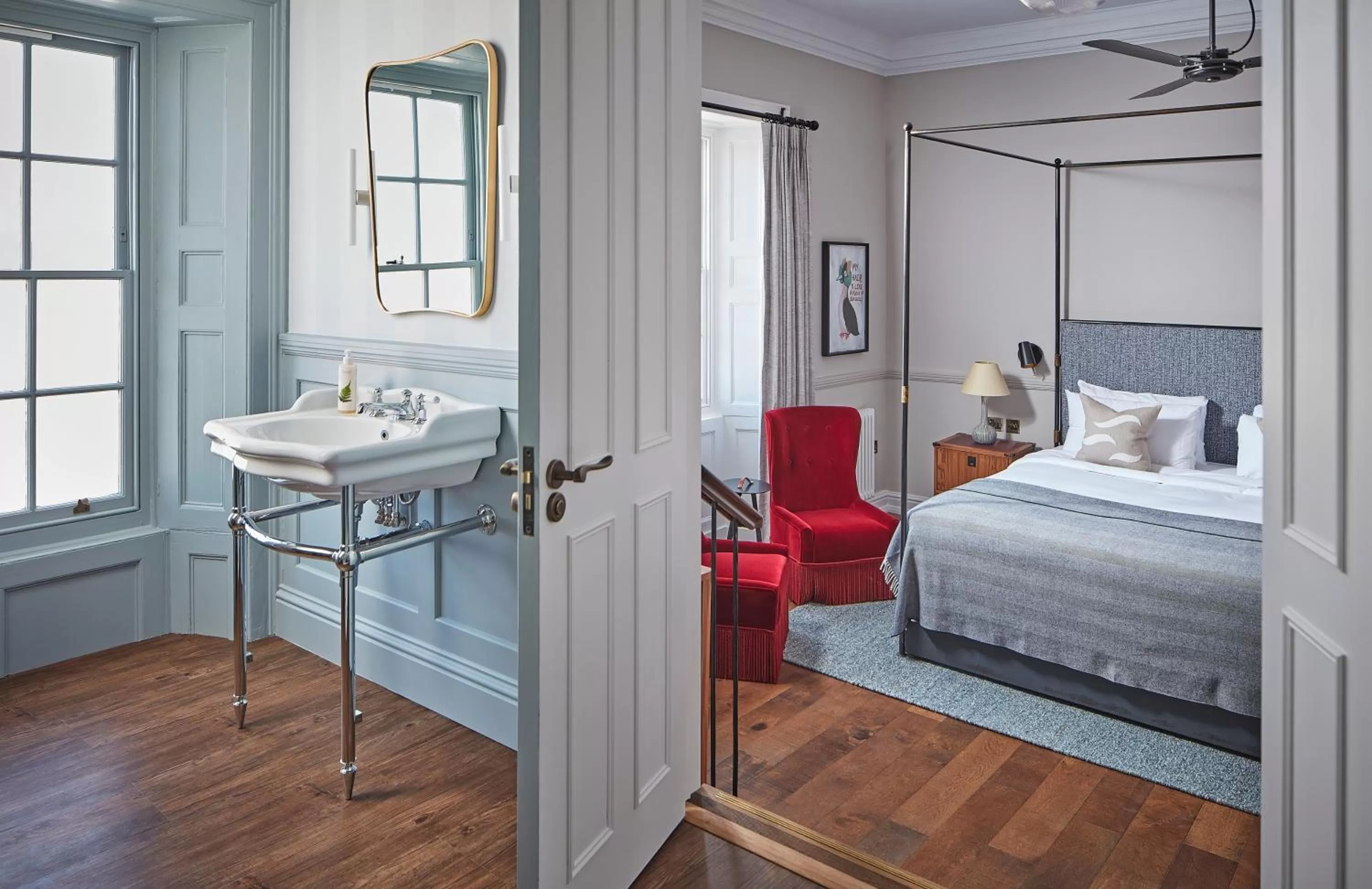 Bathroom, Bed in Moonfleet Manor Hotel