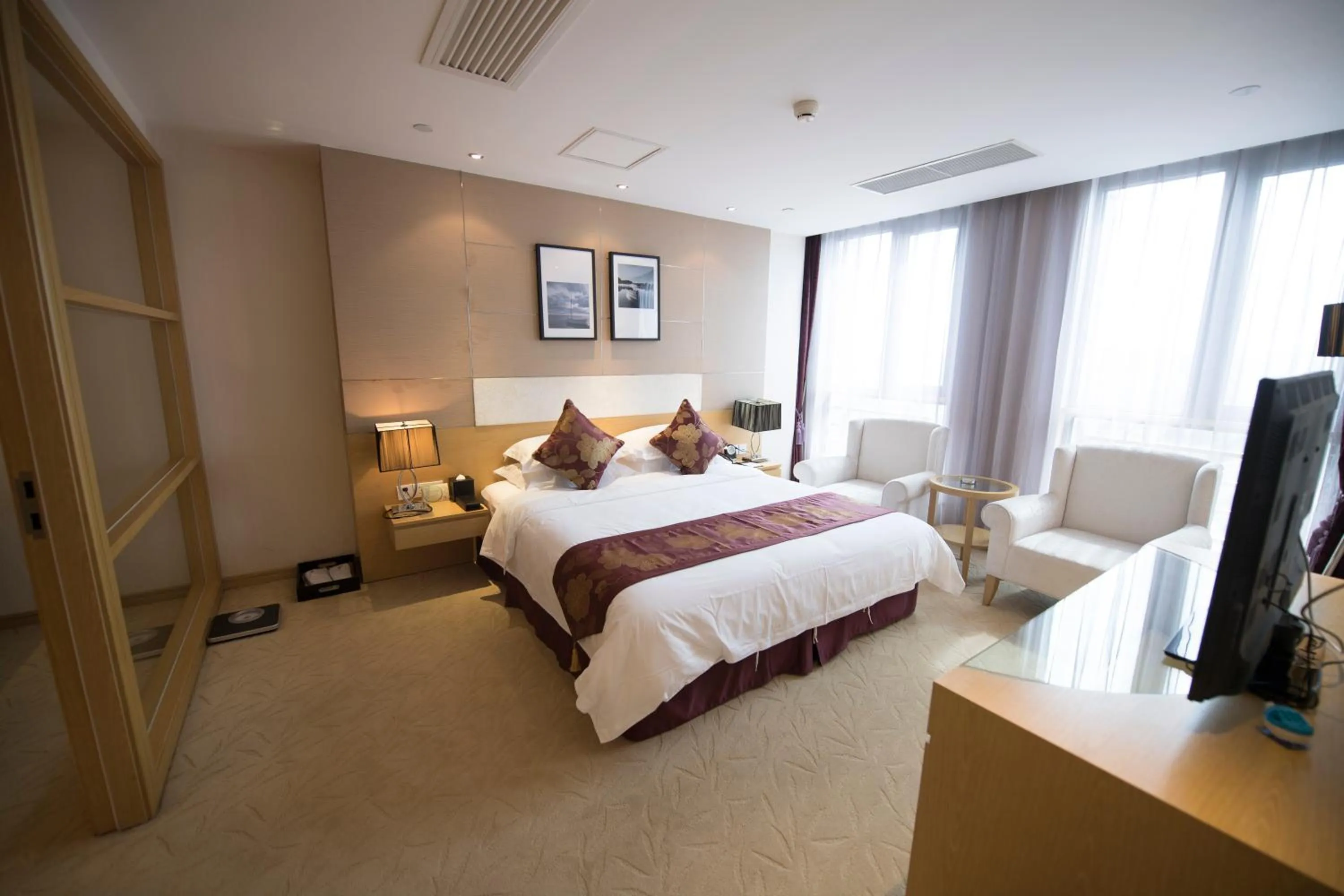 Bedroom, Bed in Suzhou Sun Plaza Hotel