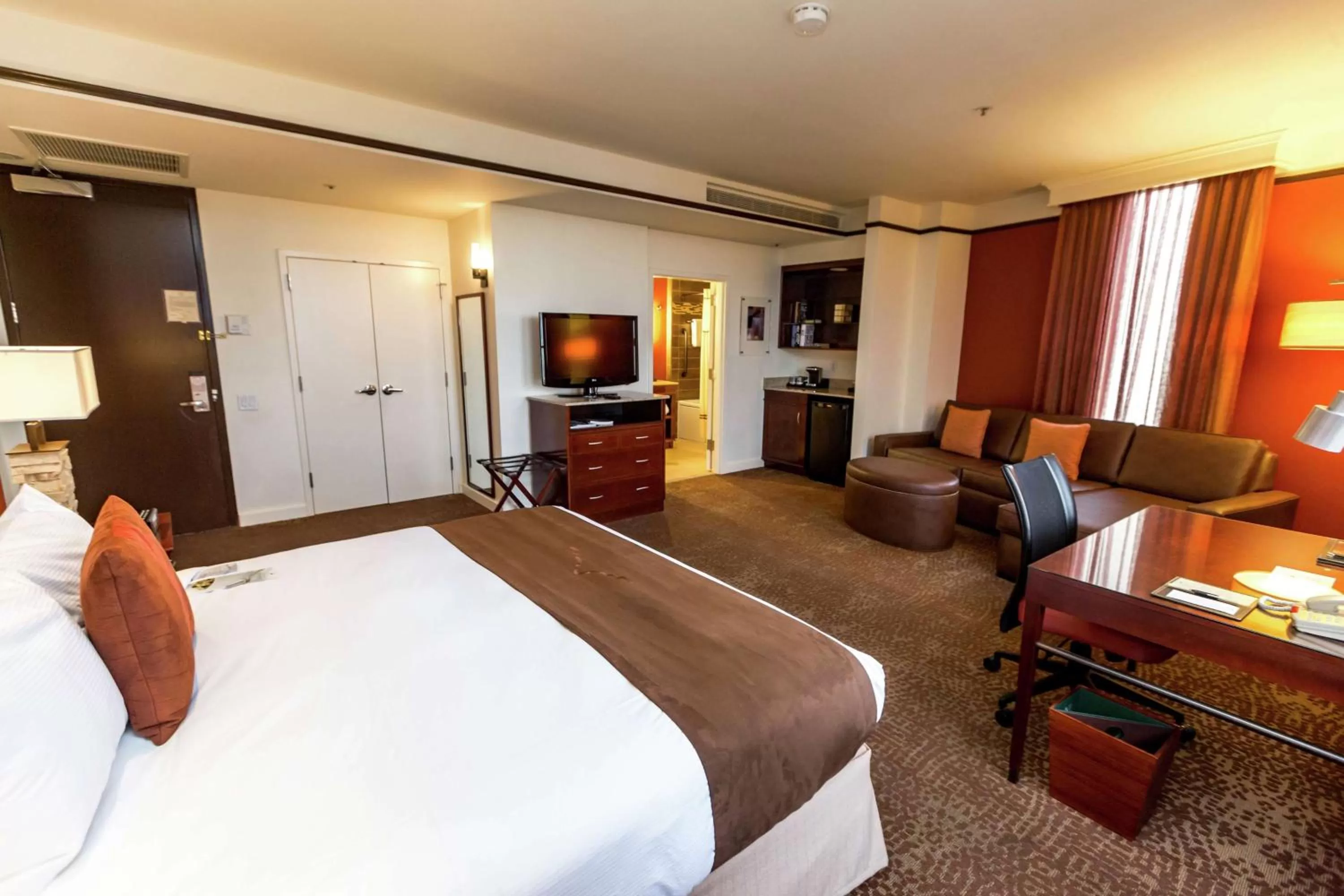 Bedroom, Bed in The Emily Morgan Hotel - A DoubleTree by Hilton